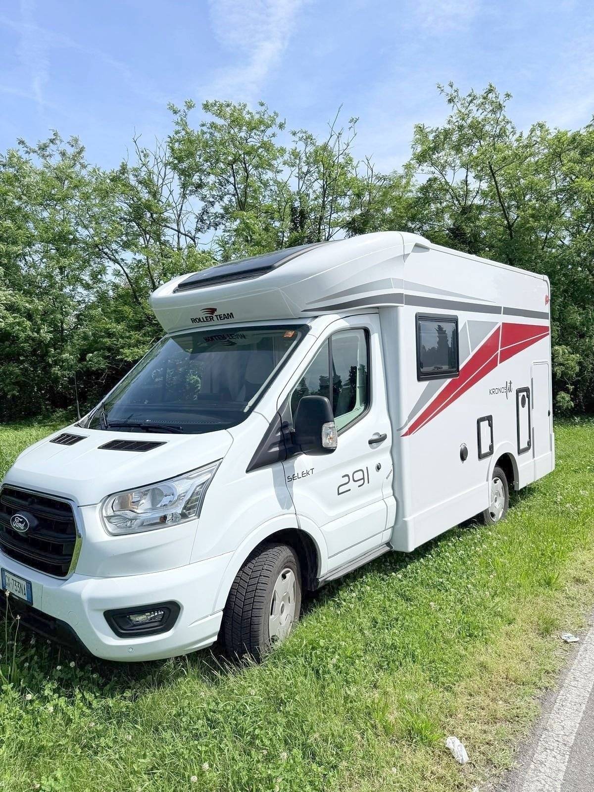 Voorkant 3/4 Ford FORD TRANSIT - Yescapa