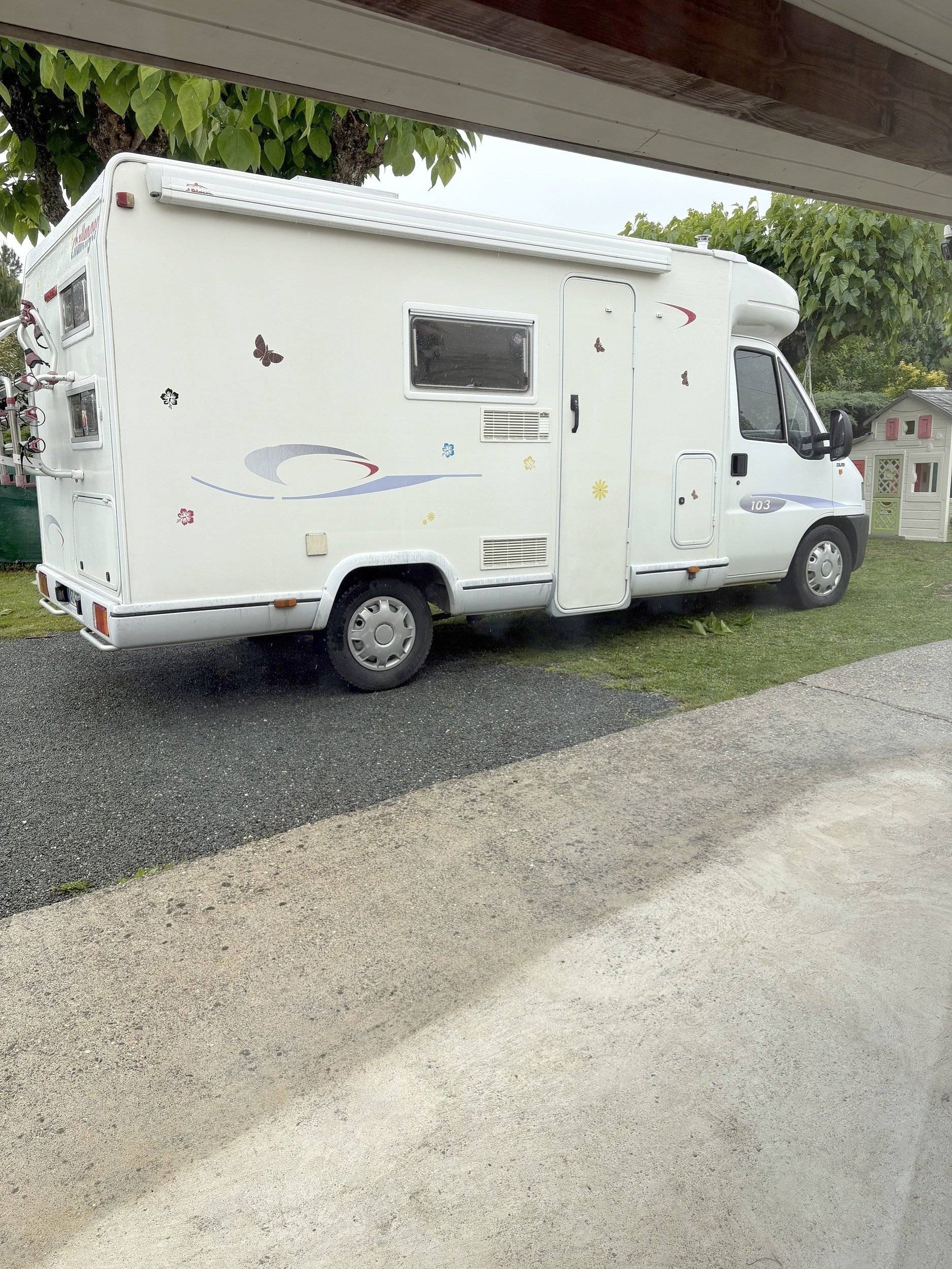 Front view from 3/4 Fiat Ducato 2.8 JTD - Yescapa