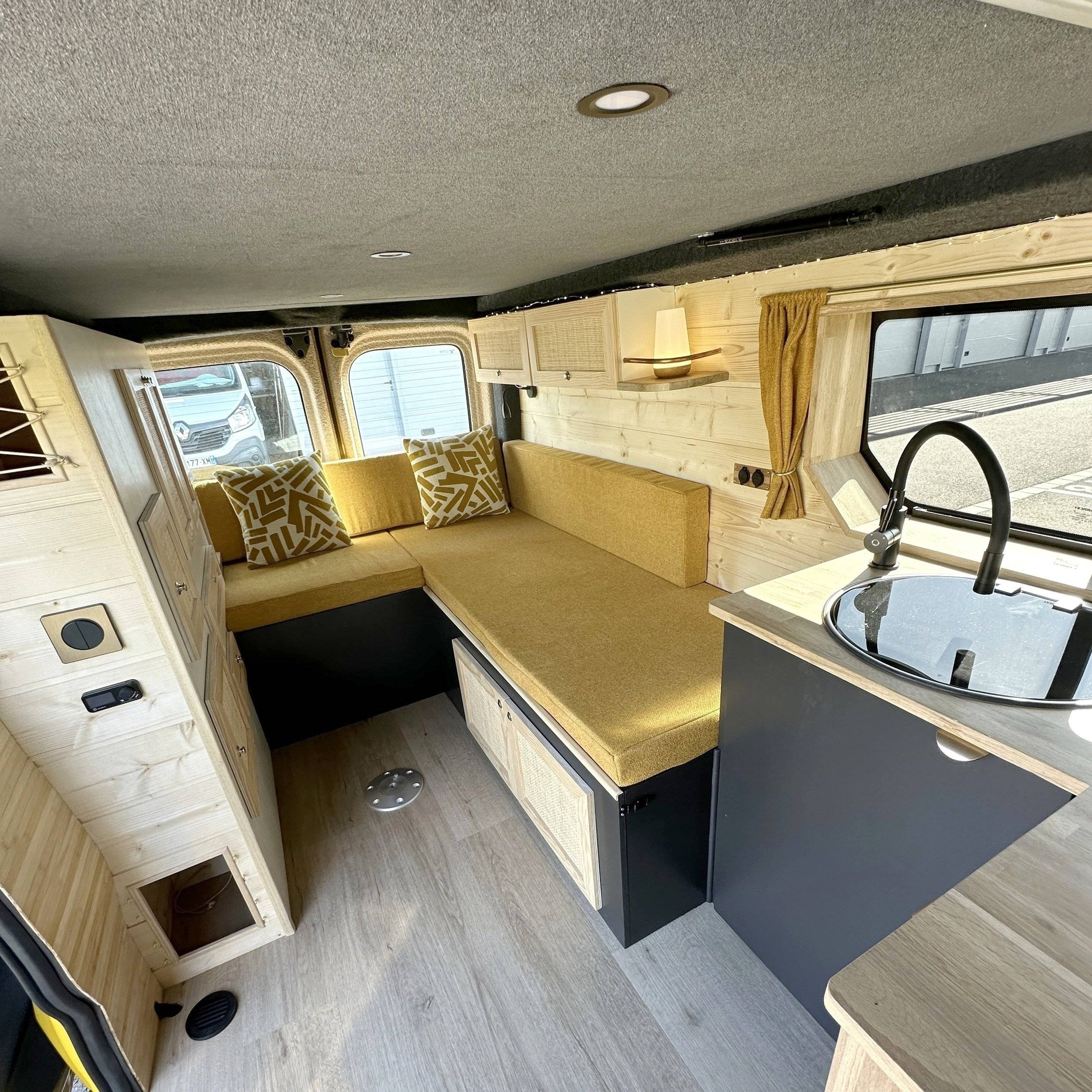 East Van RENAULT TRAFIC