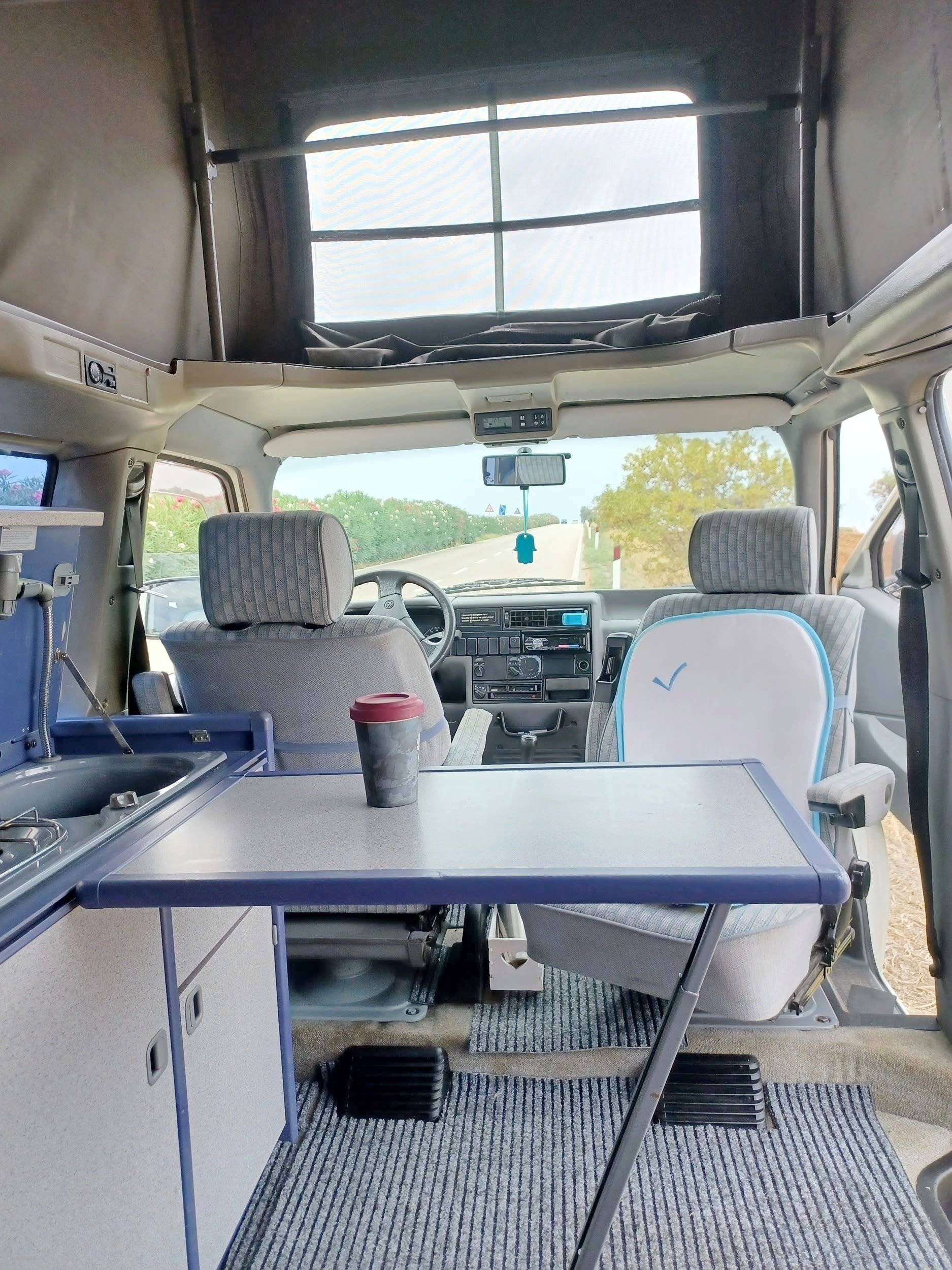 Coin repas Volkswagen T4 CALIFORNIA - Yescapa