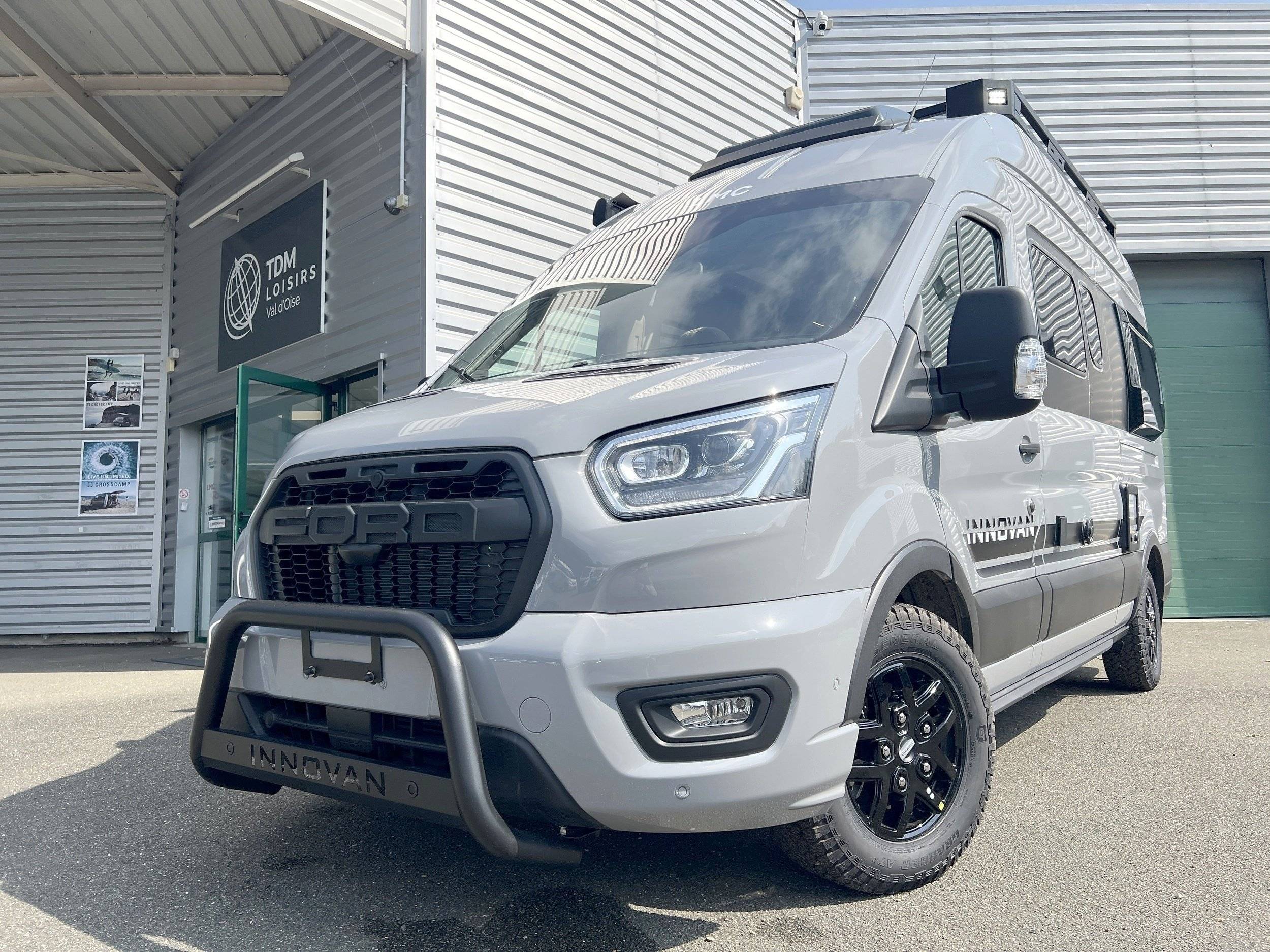 Vista de 3/4 Ford ford transit 170 automatique - Yescapa