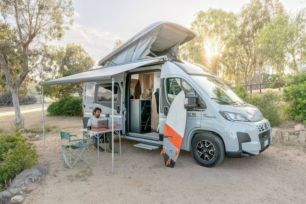 Vue avant de 3/4 Fiat Fiat Ducato, 2.3 l 140 Multijet, Euro 6d-Temp - Yescapa