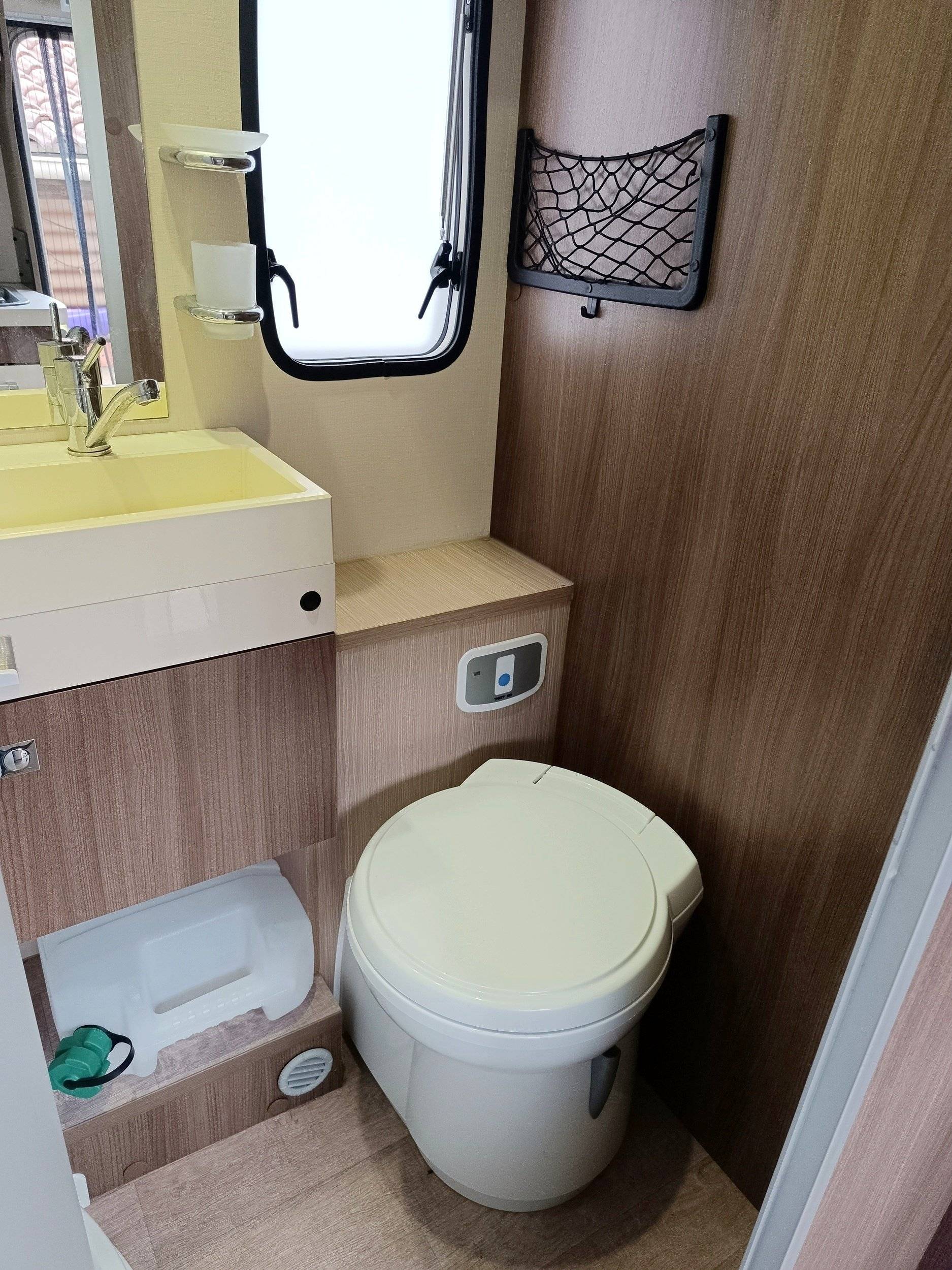 Challenger ford transit