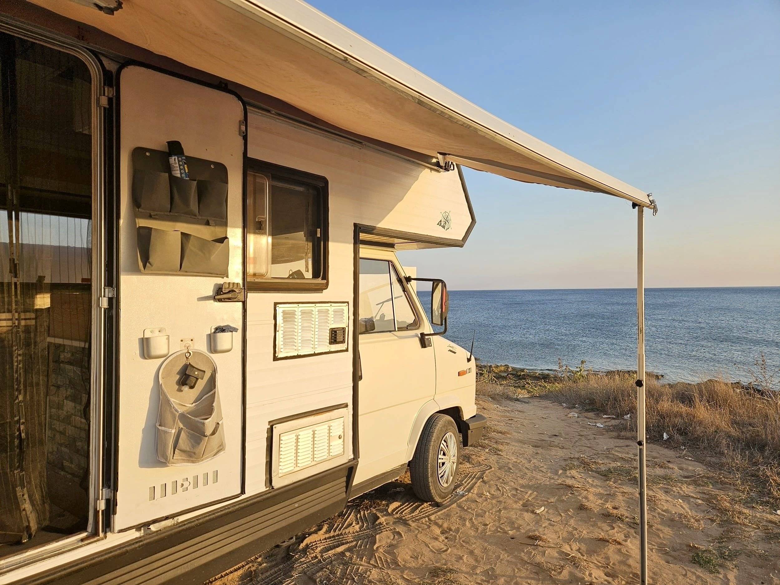 Front view from 3/4 Fiat - Yescapa