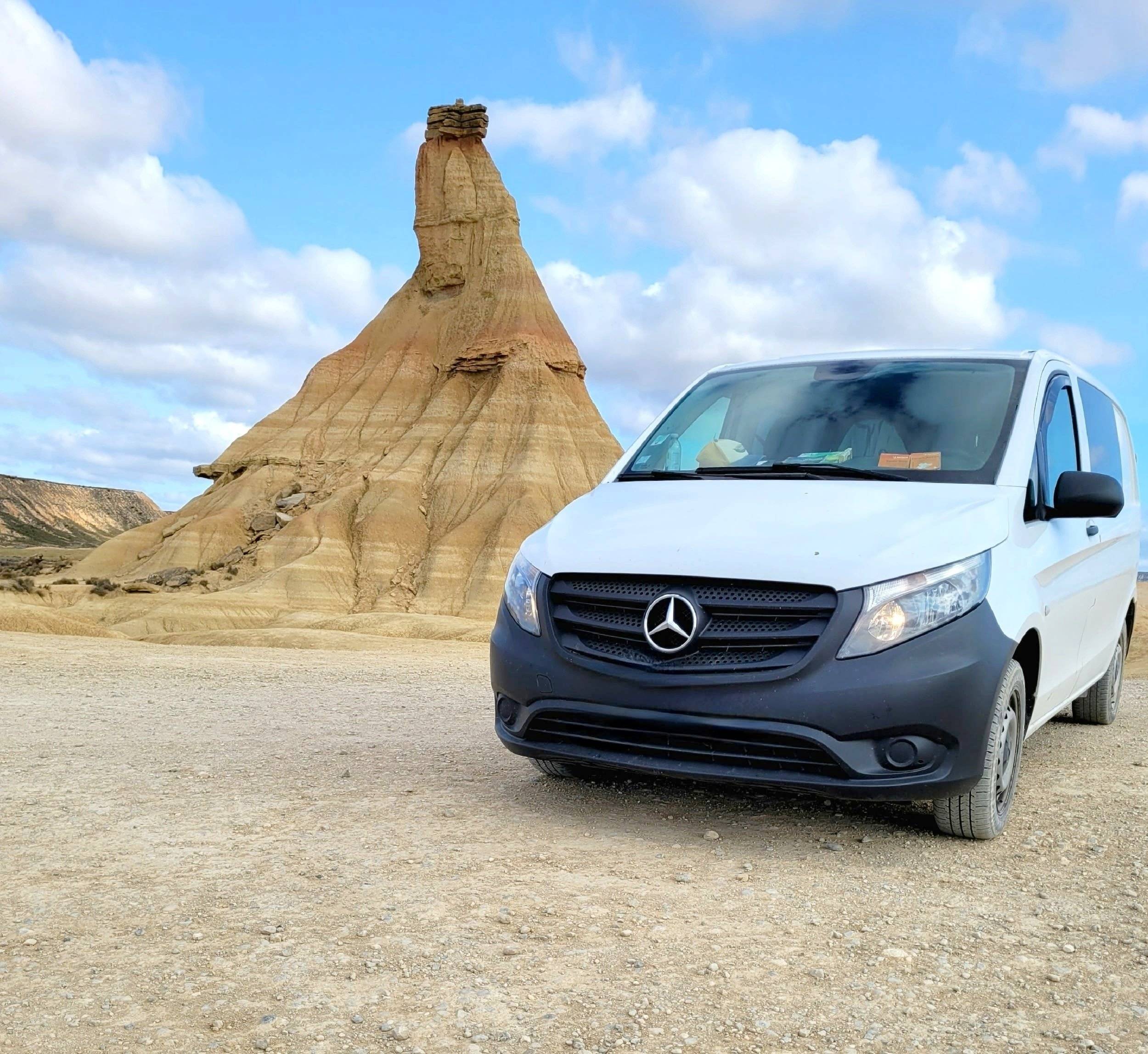 Vue avant de 3/4 Mercedes Mercedes vito 114CDI BVA - Yescapa