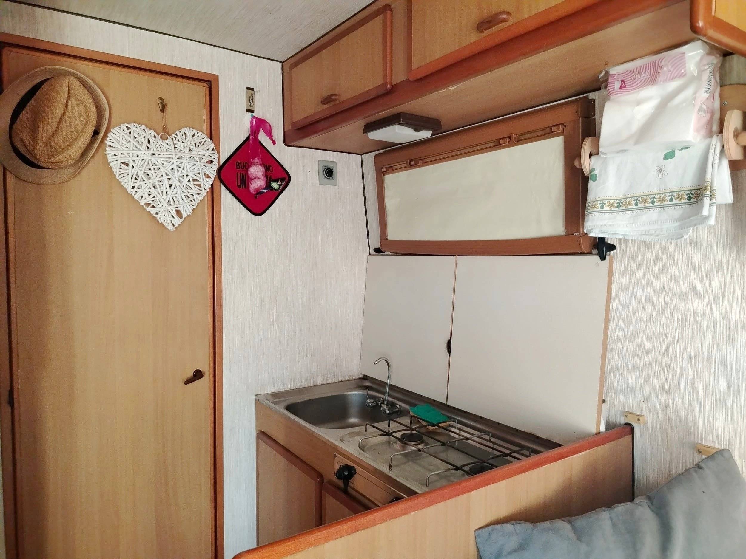 Kitchen Volkswagen LT35 - Yescapa