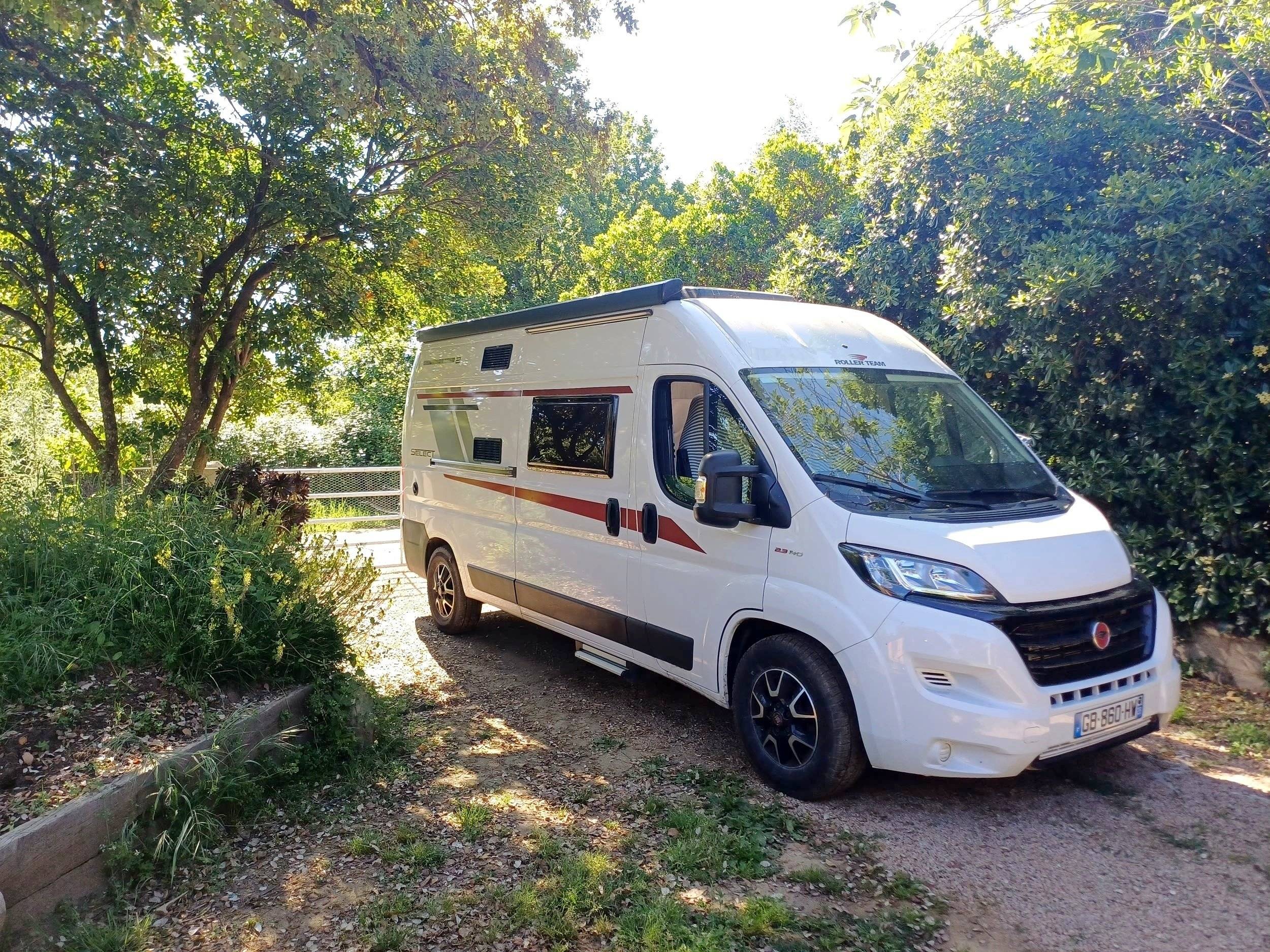 Vista del vehículo ángulo delantero  - Yescapa