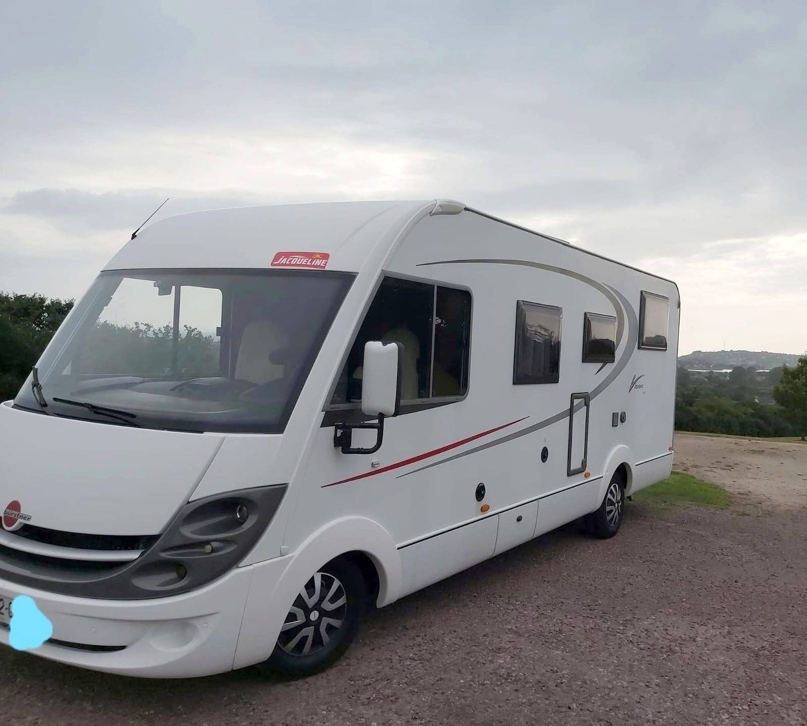 Vue avant de 3/4 Fiat Ducato 2.3L-130 - Yescapa