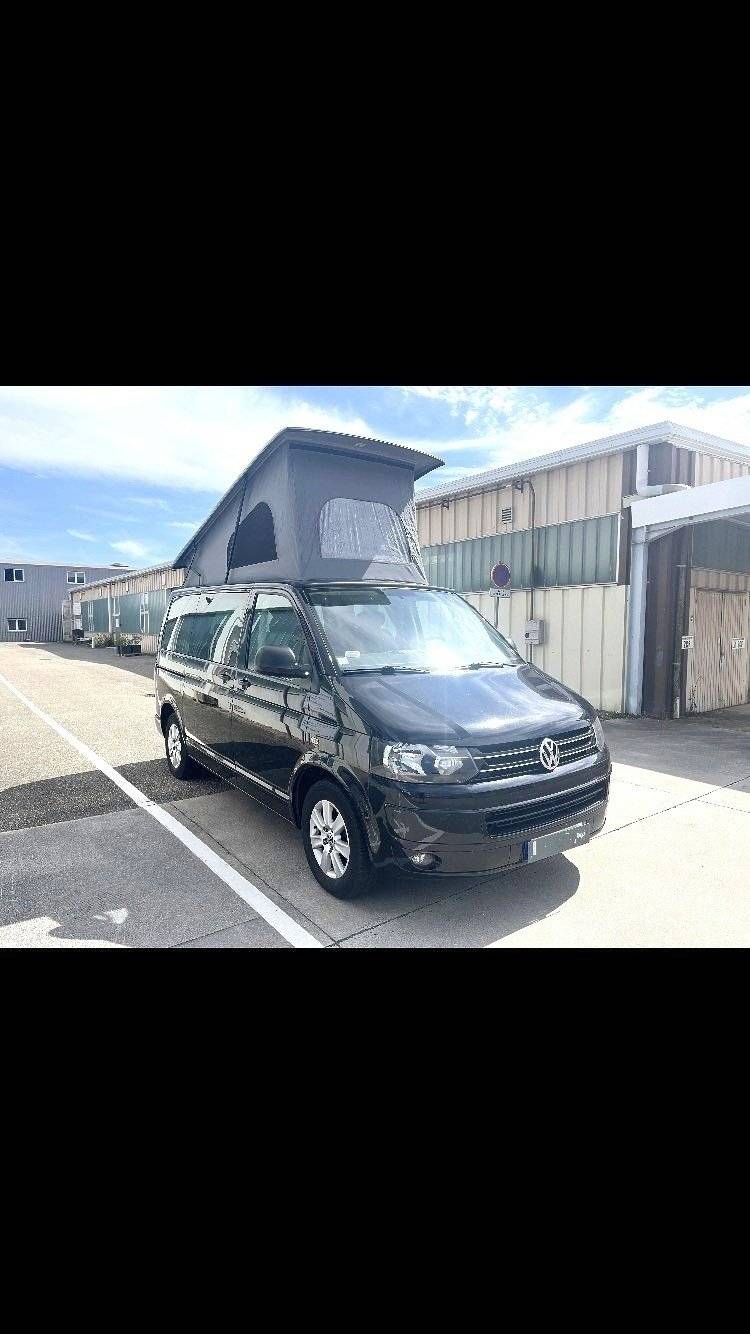 schräge Vorderansicht Volkswagen T5 2,0 l 140 ch - Yescapa