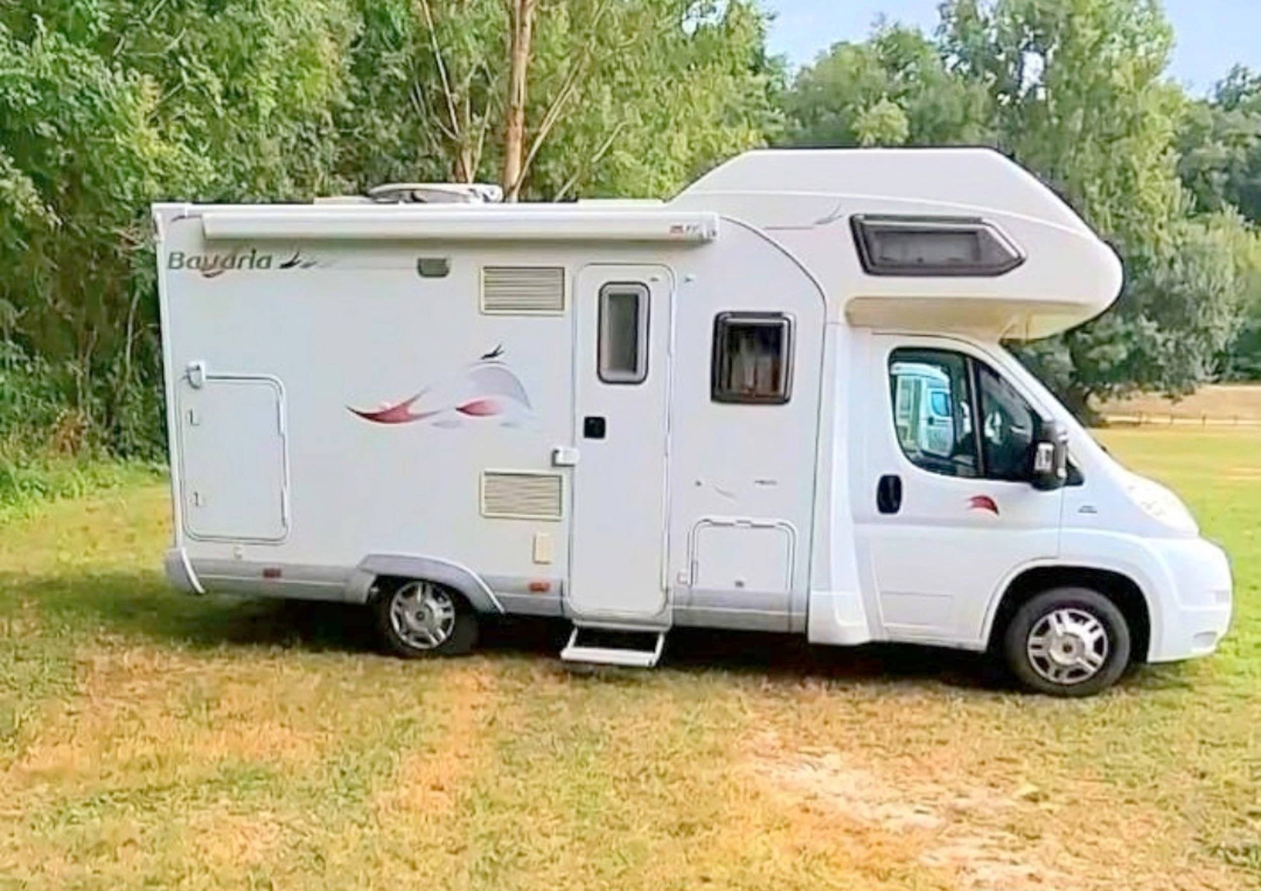 Front view from 3/4 Fiat 2,3 l 130 ch - Yescapa