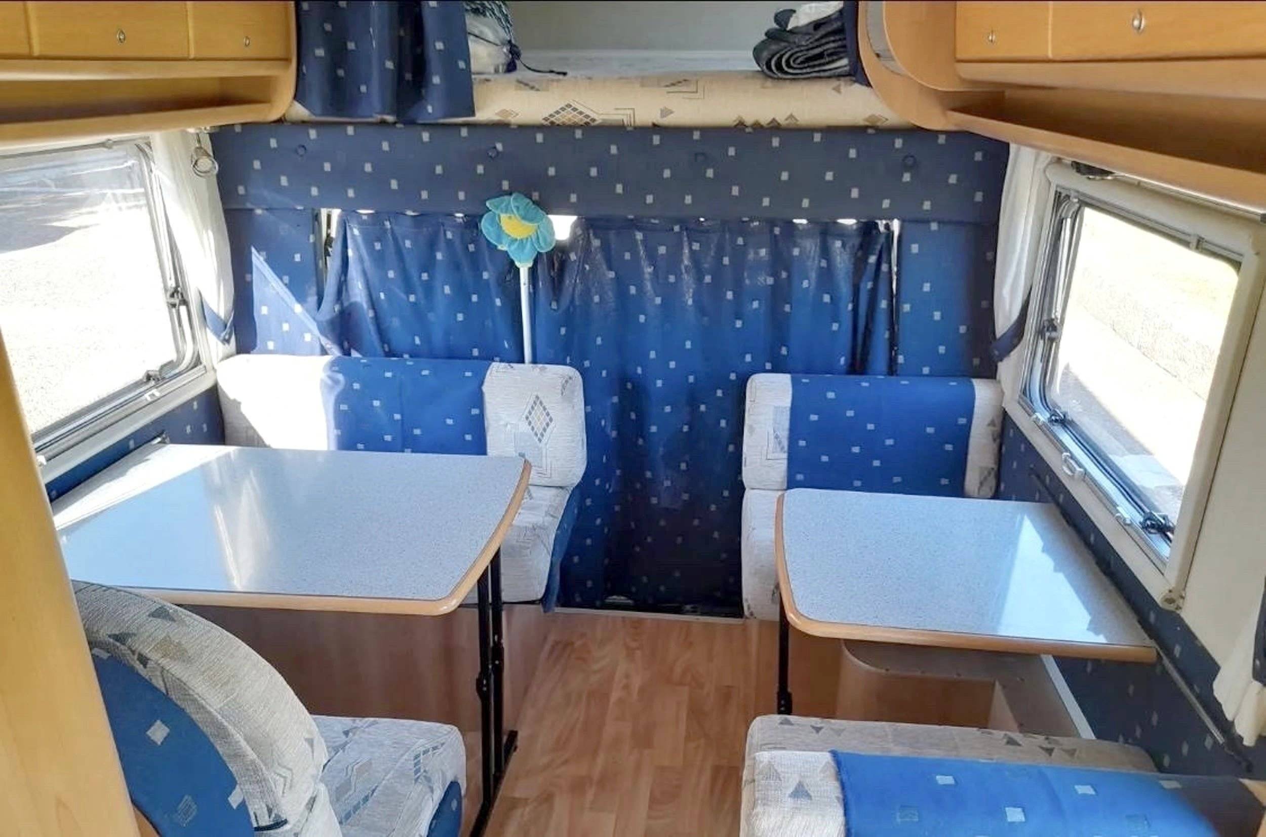 Dining Area Fiat Ducato 2,8 l 115 ch/Al-Ko - Yescapa