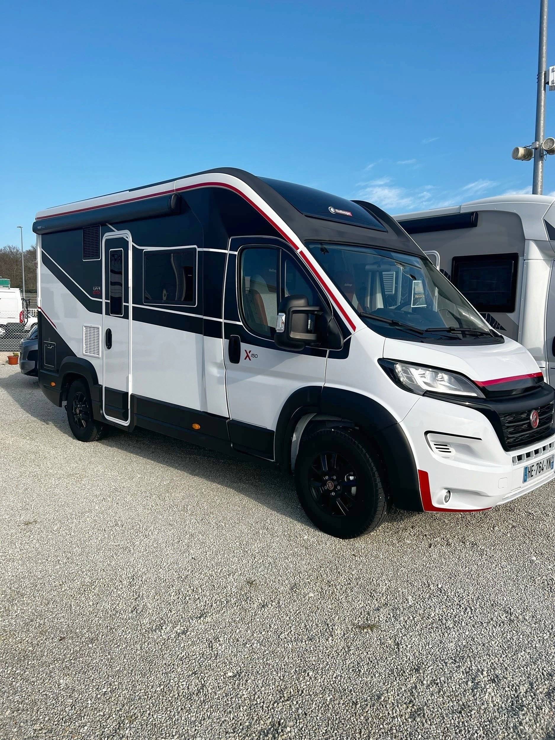 Vista frontale a ¾ Fiat - Yescapa