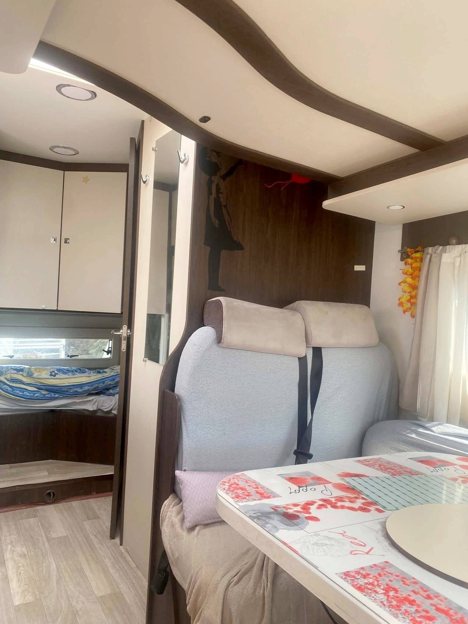 Plazas en cama Ford transit 170 - Yescapa