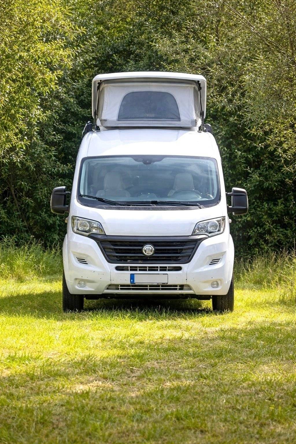 Vista del vehicle angle davanter Fiat Fiat Ducato - Yescapa