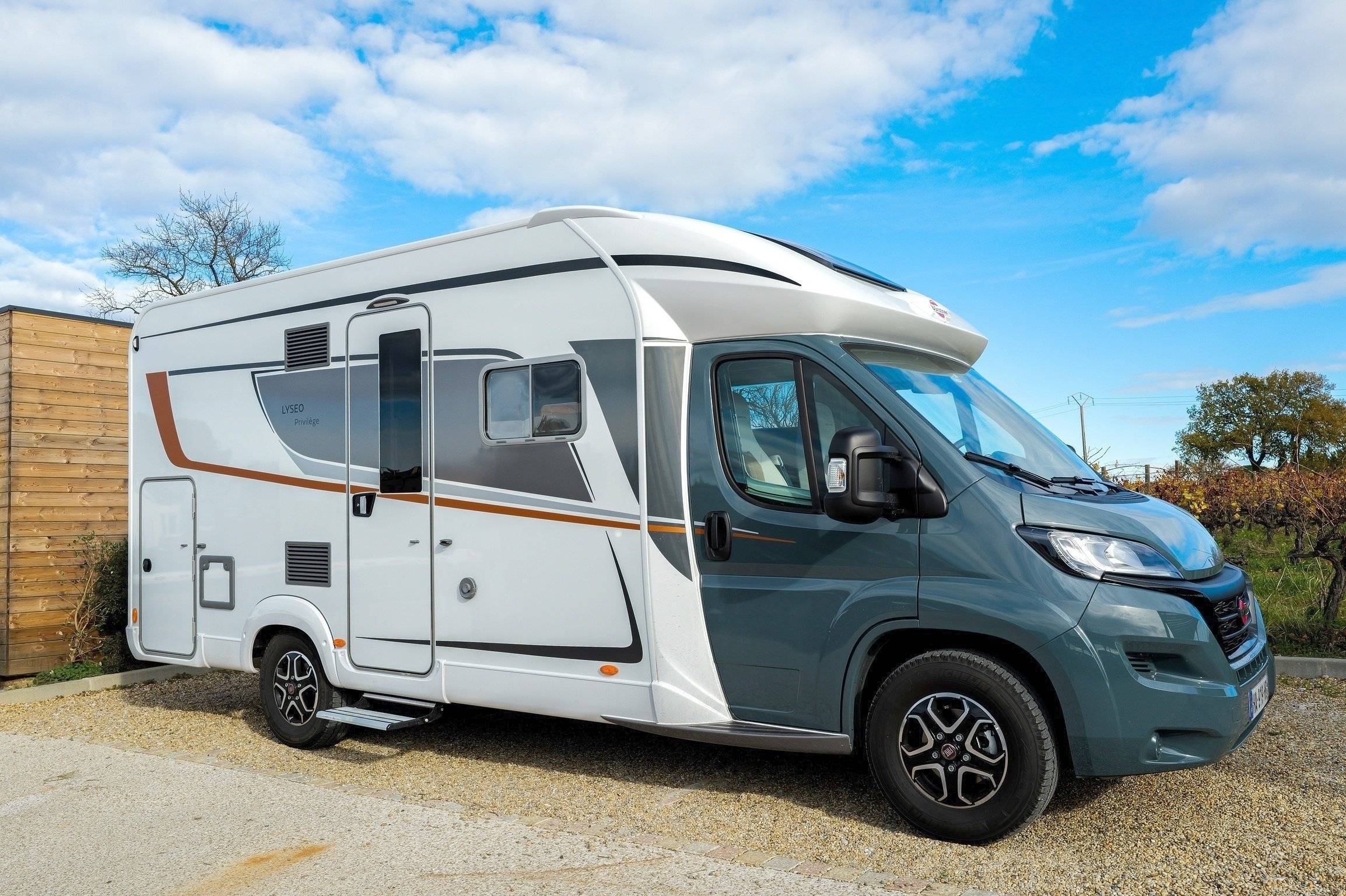 Vista del vehicle angle davanter Fiat Fiat ducato - Yescapa
