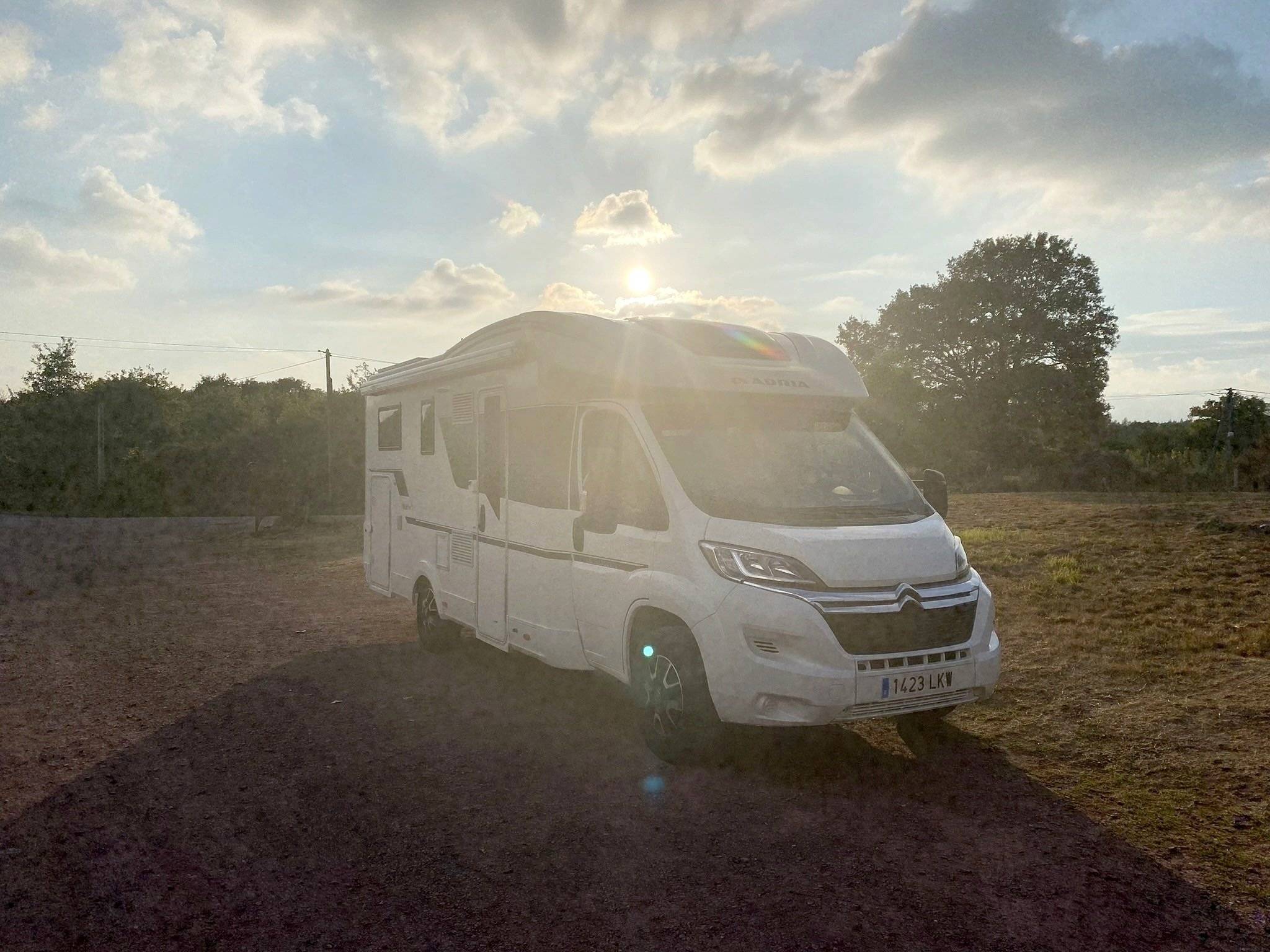 Front view from 3/4 Citroën Jumper 2,0 l 163 ch - Yescapa