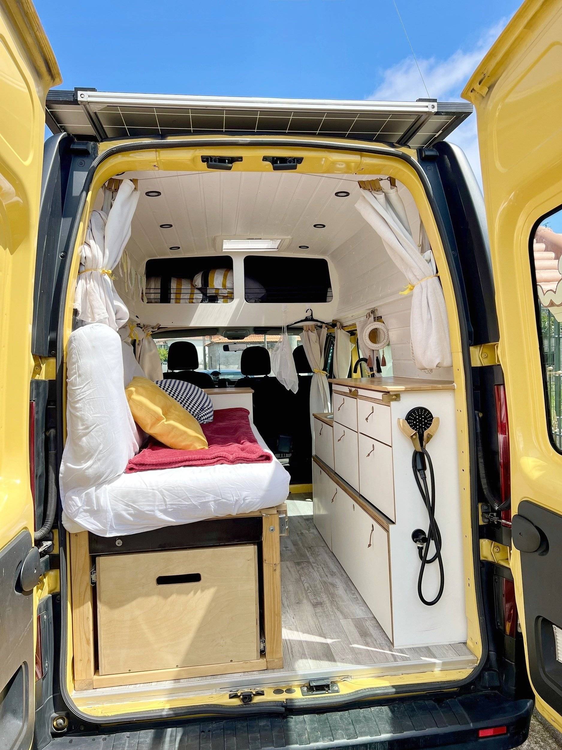 Berth Renault Renault Trafic - Yescapa