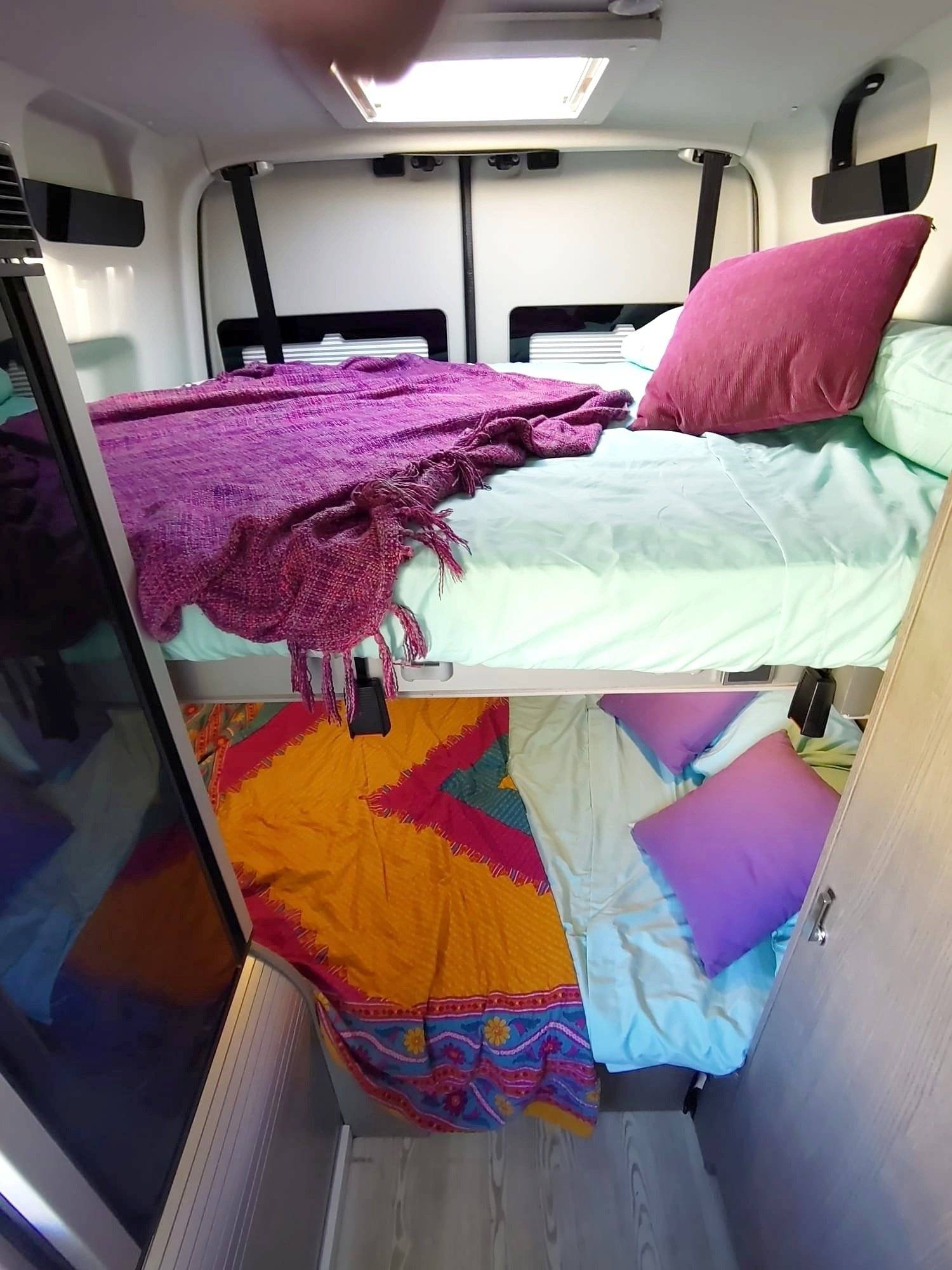 Couchages Volkswagen Crafter 2,0 l 102 ch - Yescapa