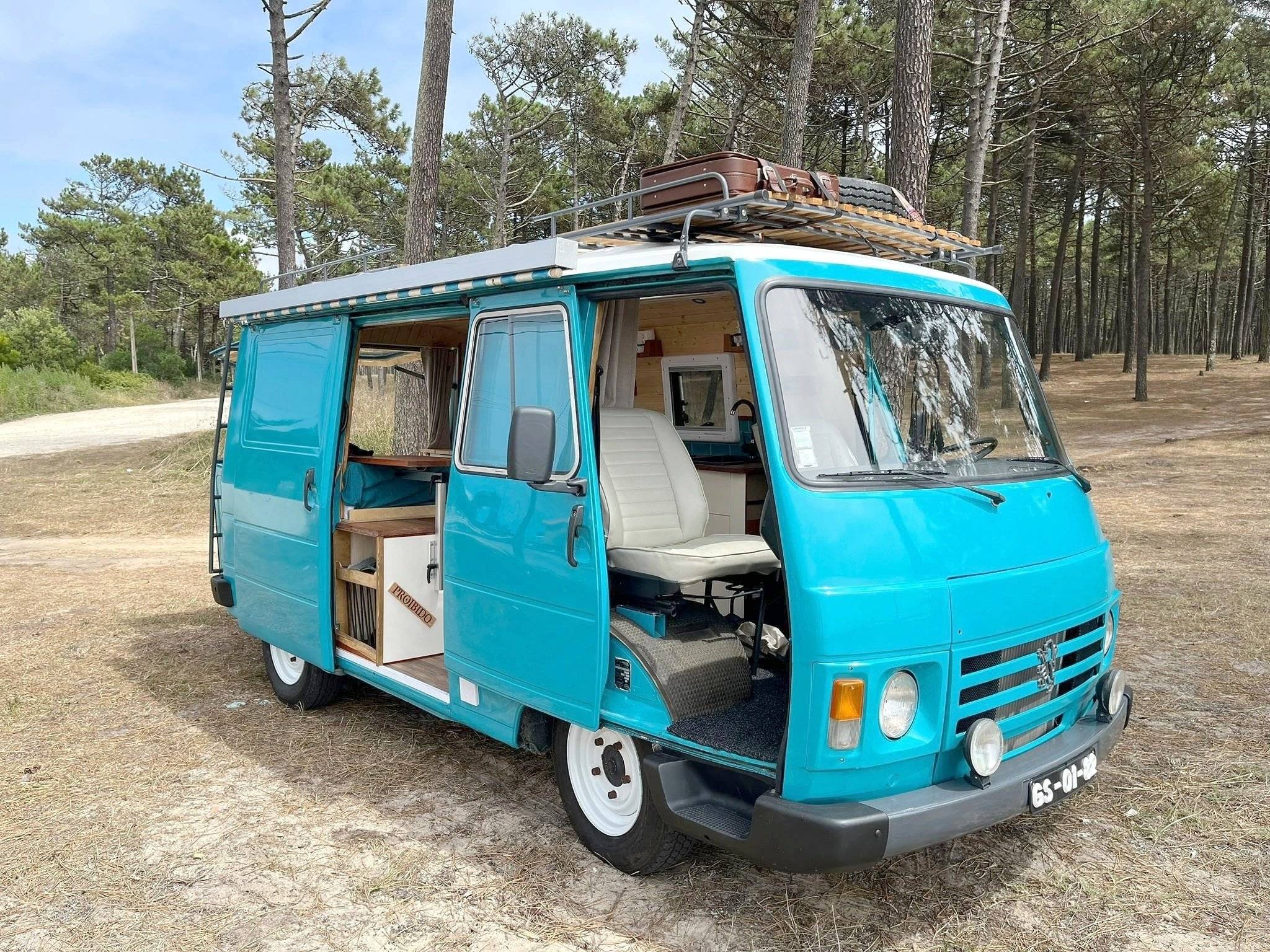 Voorkant 3/4 Peugeot Fourgon - Yescapa
