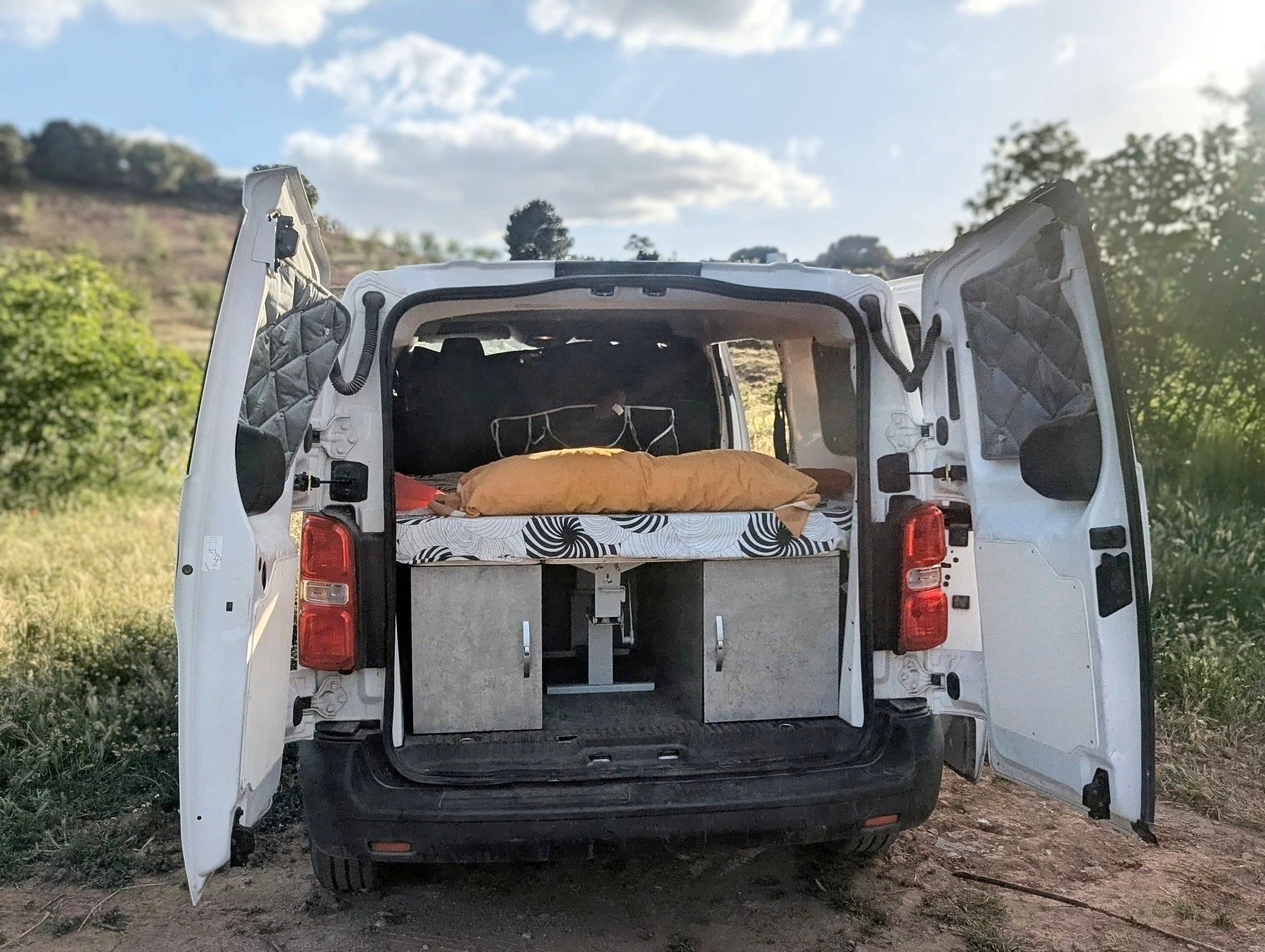 Schlafplätze Citroën Jumpy 1.6 l BlueHDI 115cv Combi M - Yescapa