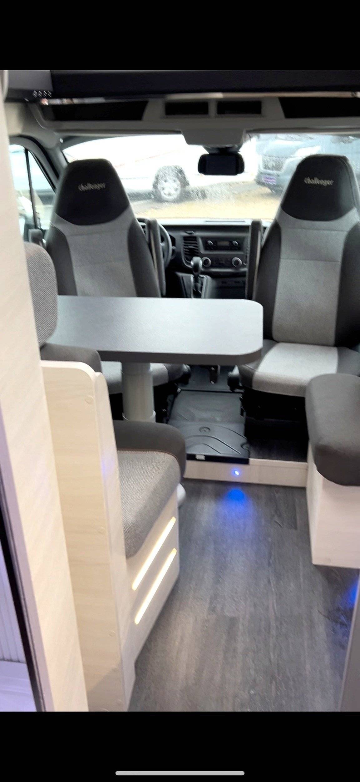 Challenger ford transit