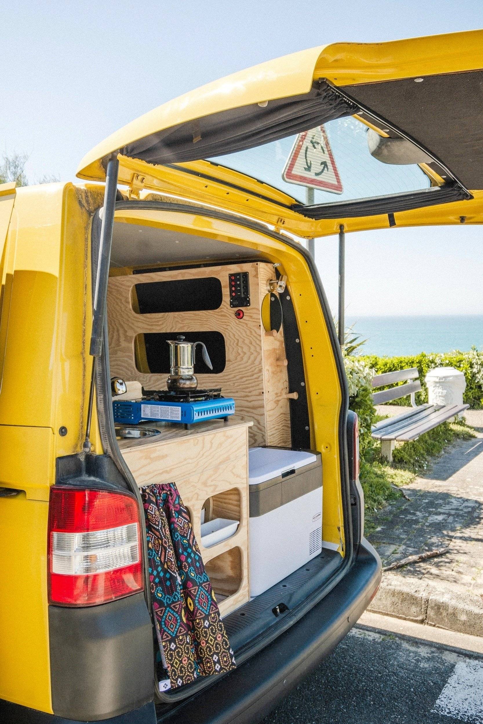 Angolo cucina Volkswagen Transporter - Yescapa