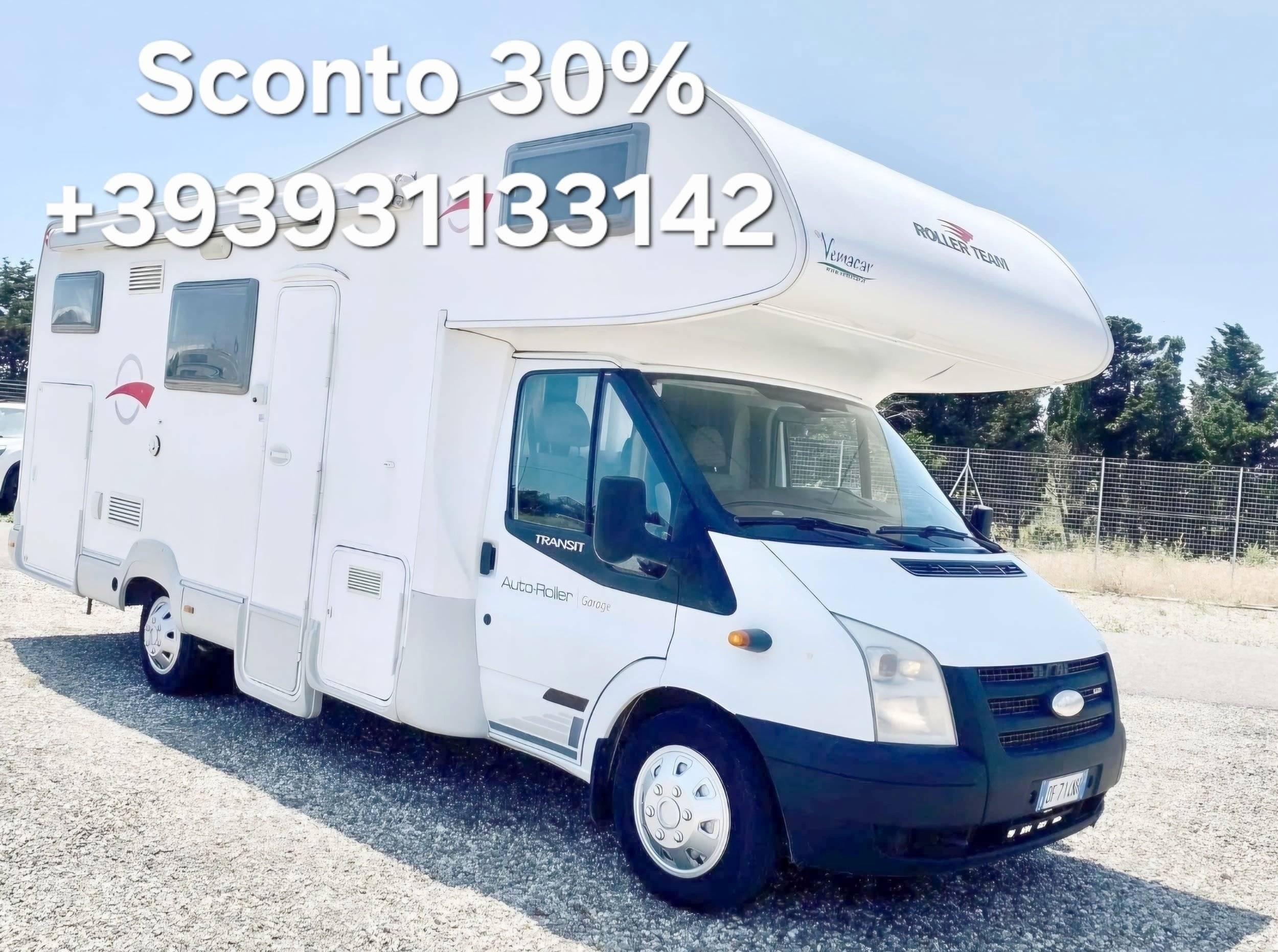 Vista de 3/4 Ford Transit 2,2 l 140 ch - Yescapa