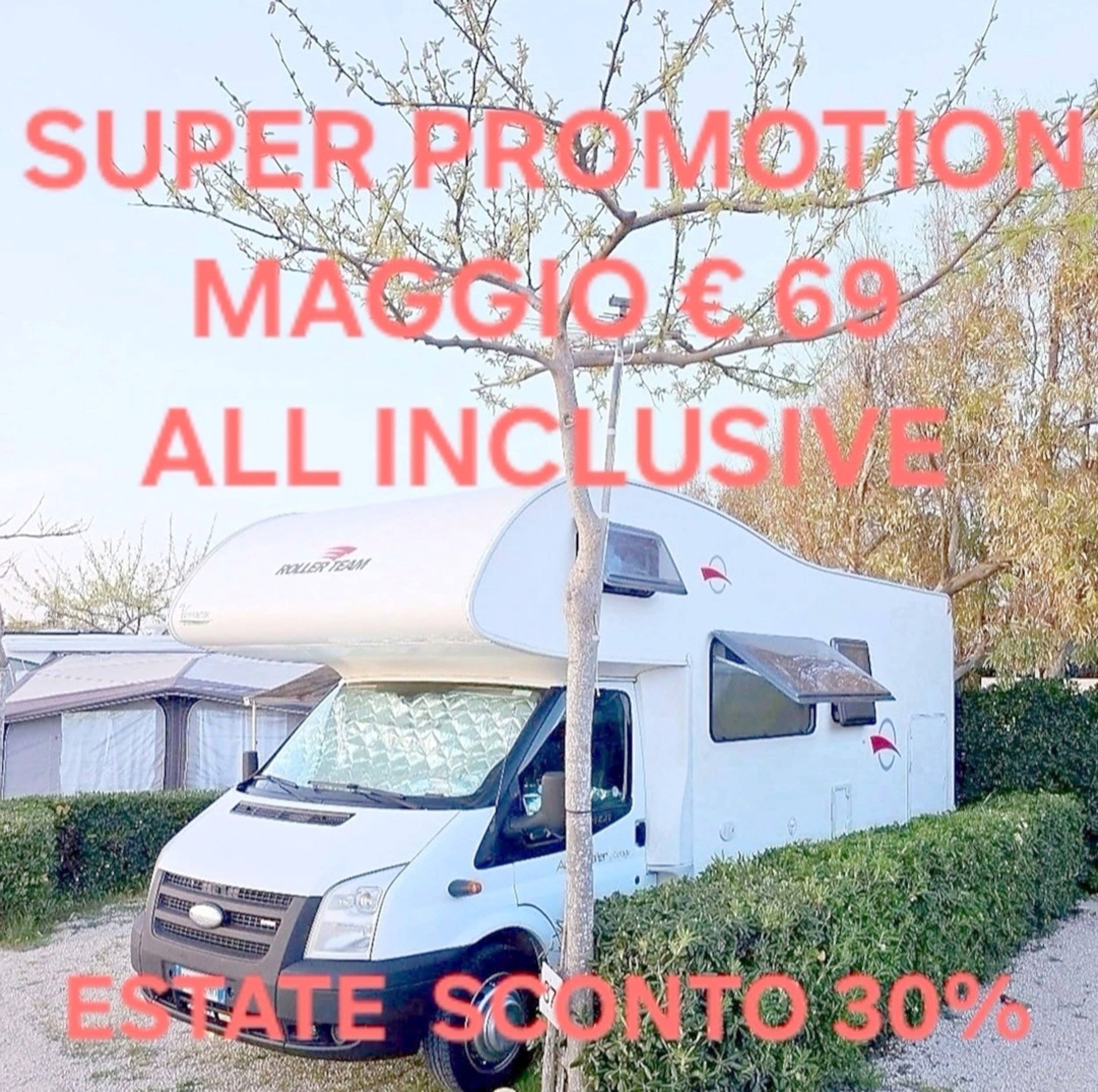 Vue avant de 3/4 Ford Transit 2,2 l 140 ch - Yescapa