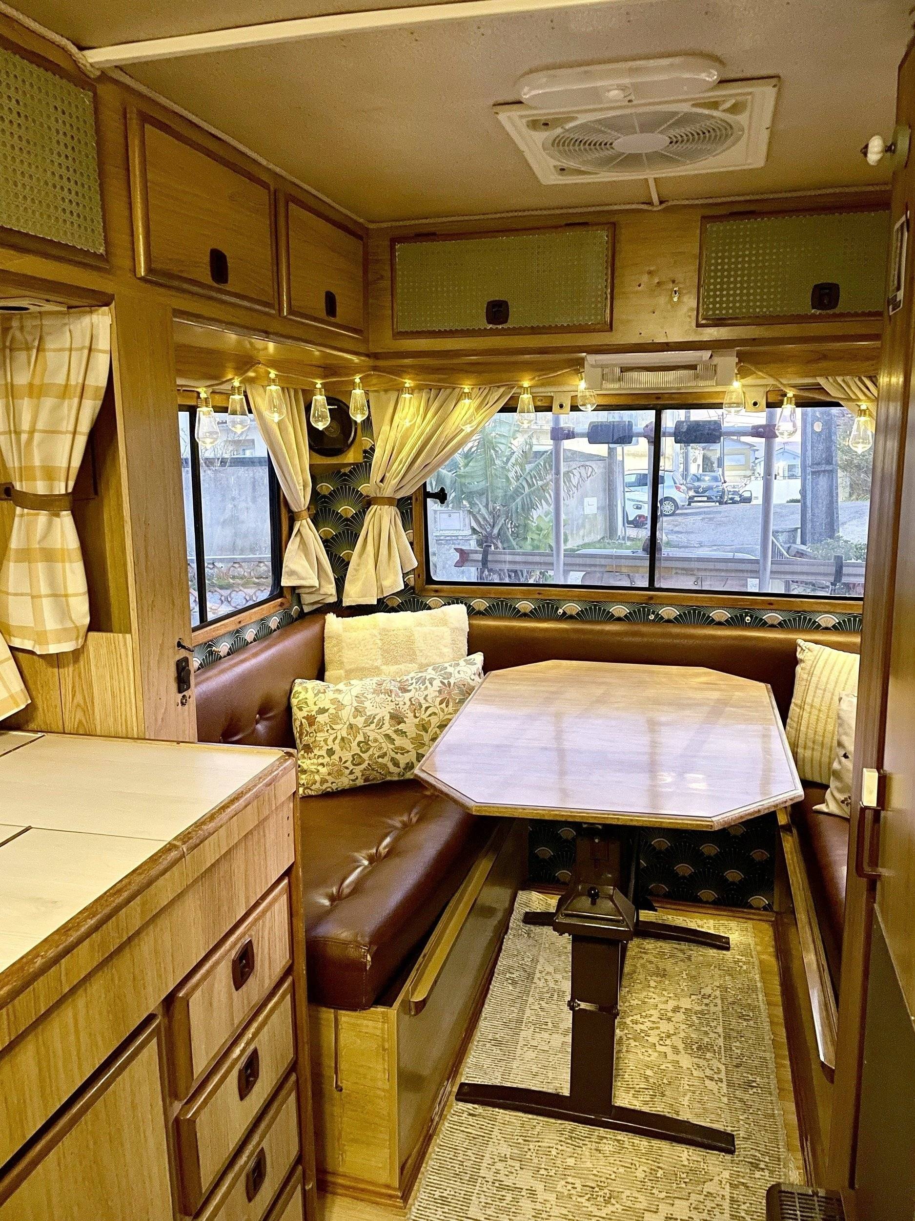 Coin repas Ford Transit - Yescapa