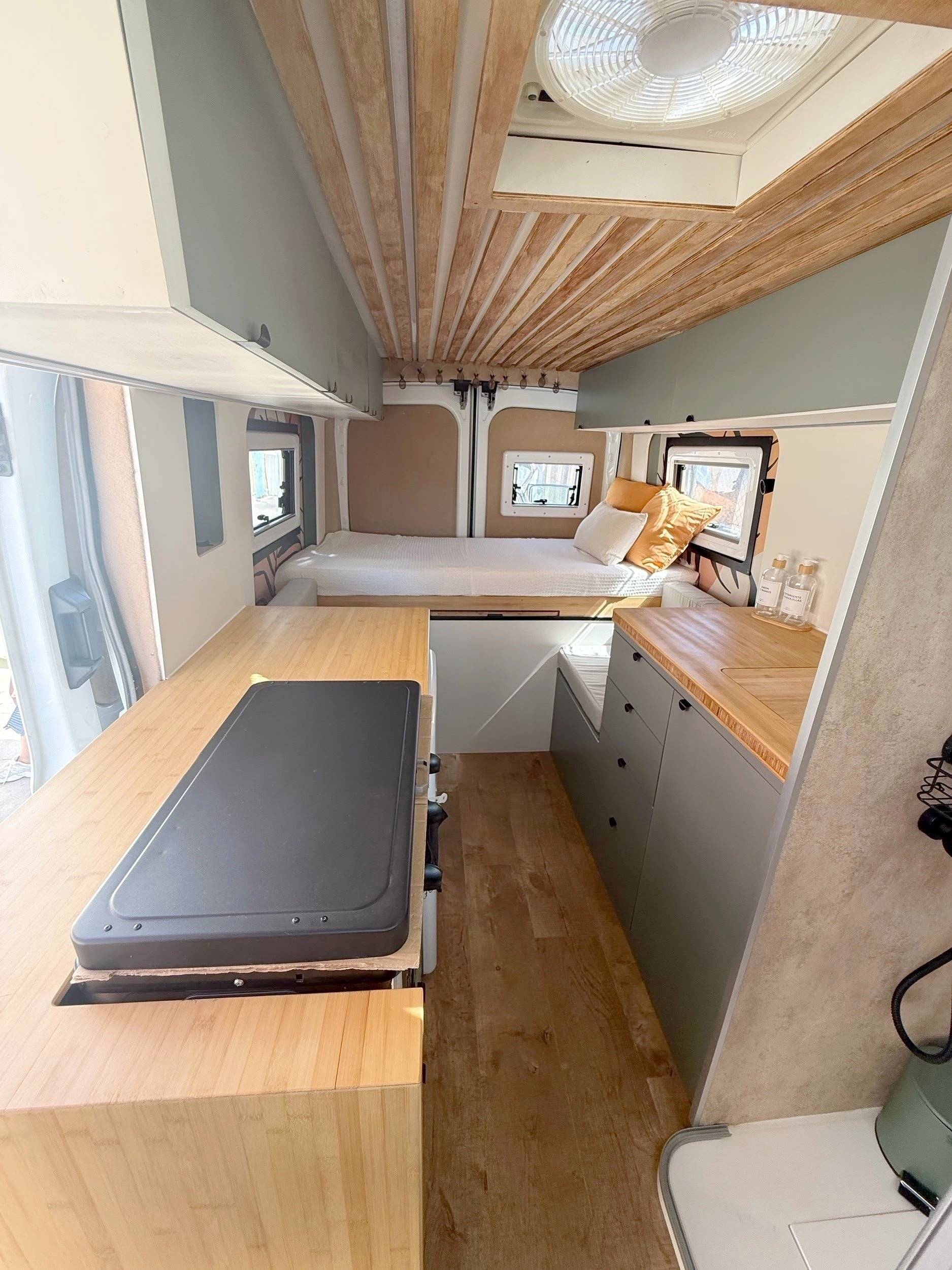 Comedor Ford Transit 125 ch - Yescapa