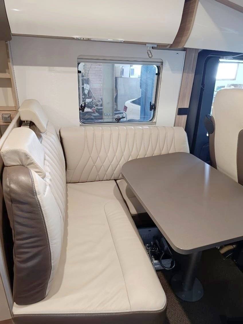 Dining Area Fiat Ducato 2,3 l 180 ch - Yescapa