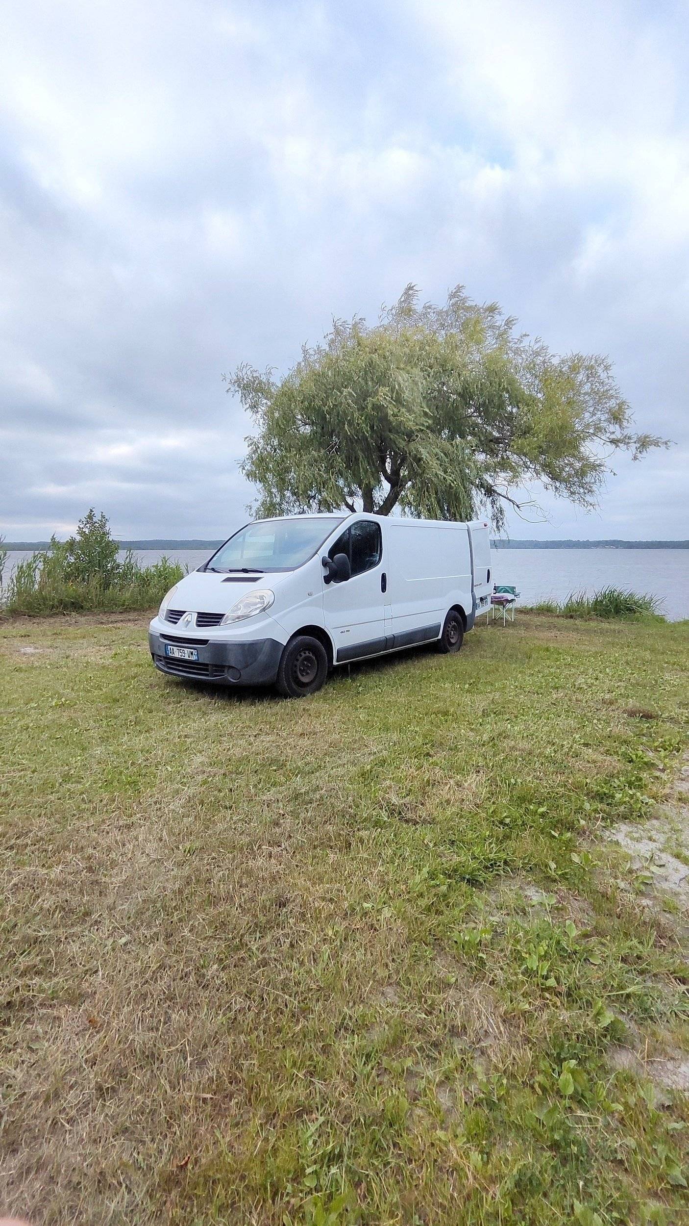 Vista de 3/4 Renault - Yescapa