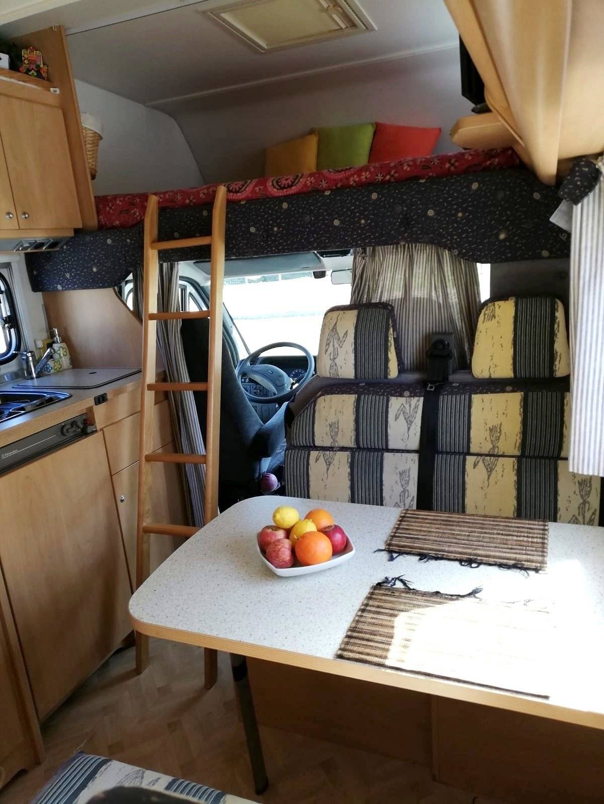 Dining Area Fiat Ducato 230 - Yescapa