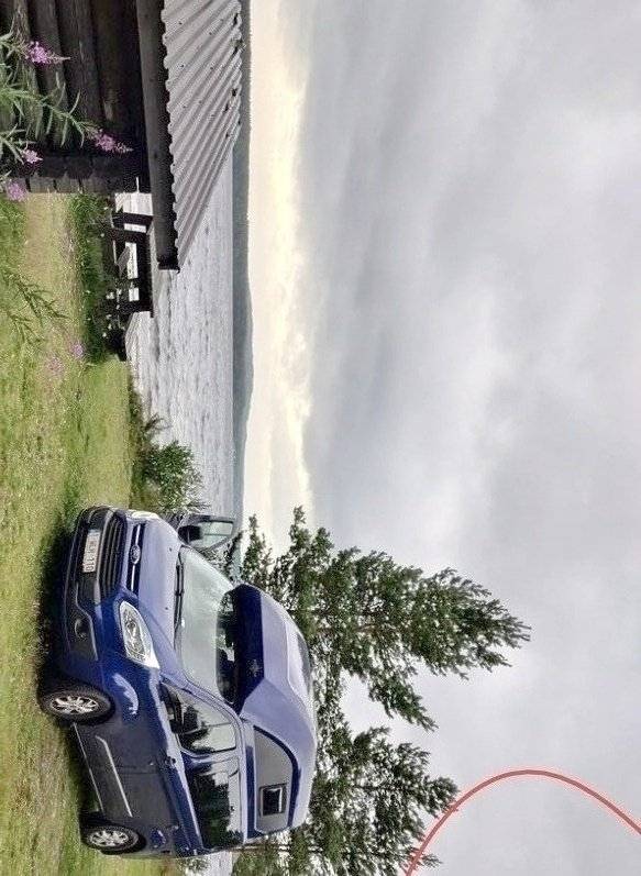 Vue avant de 3/4 Ford Transit Custom 2,0 l 130 ch - Yescapa