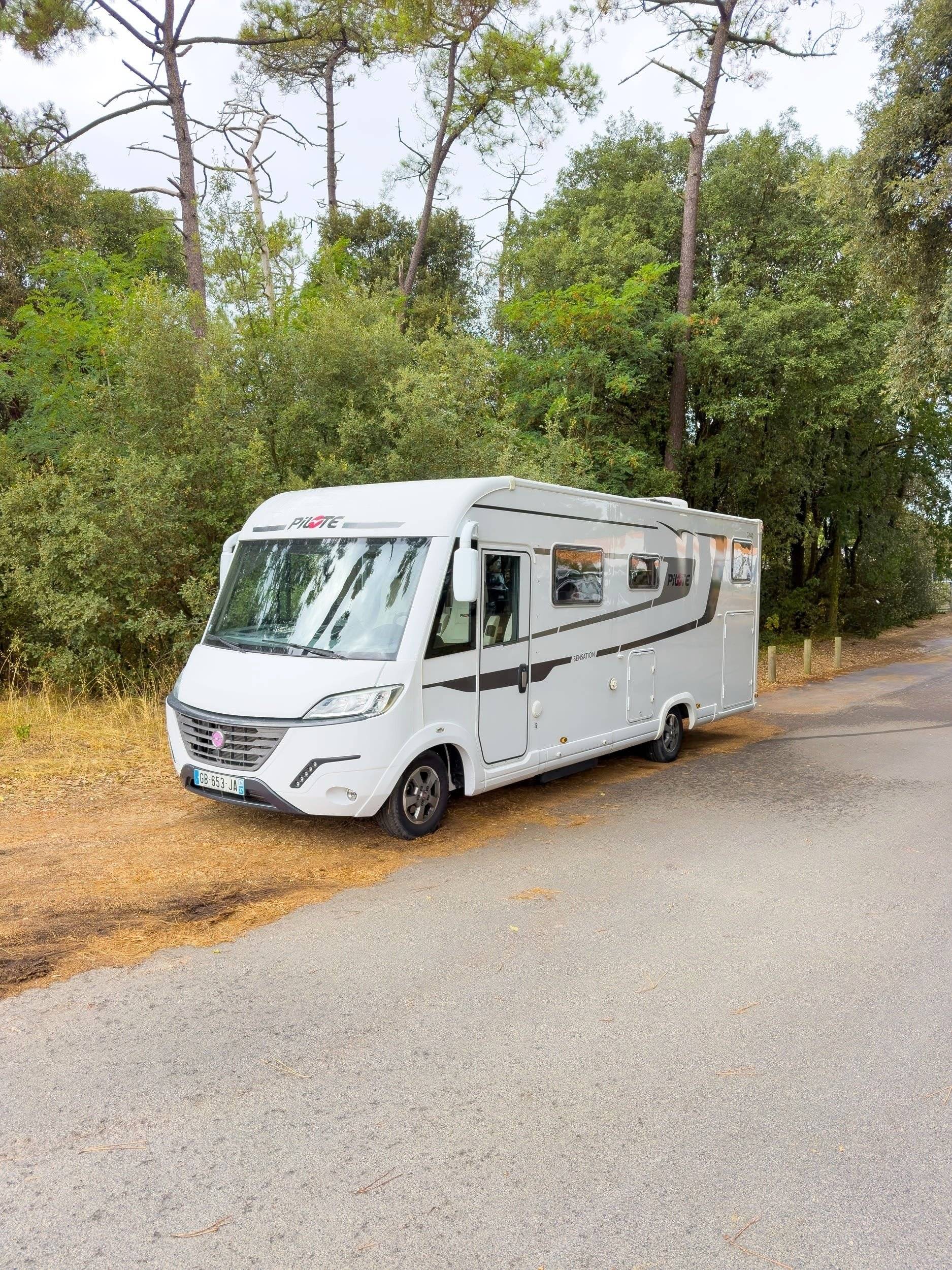 Vista de 3/4 Fiat 2,3 l 130 ch. - Yescapa