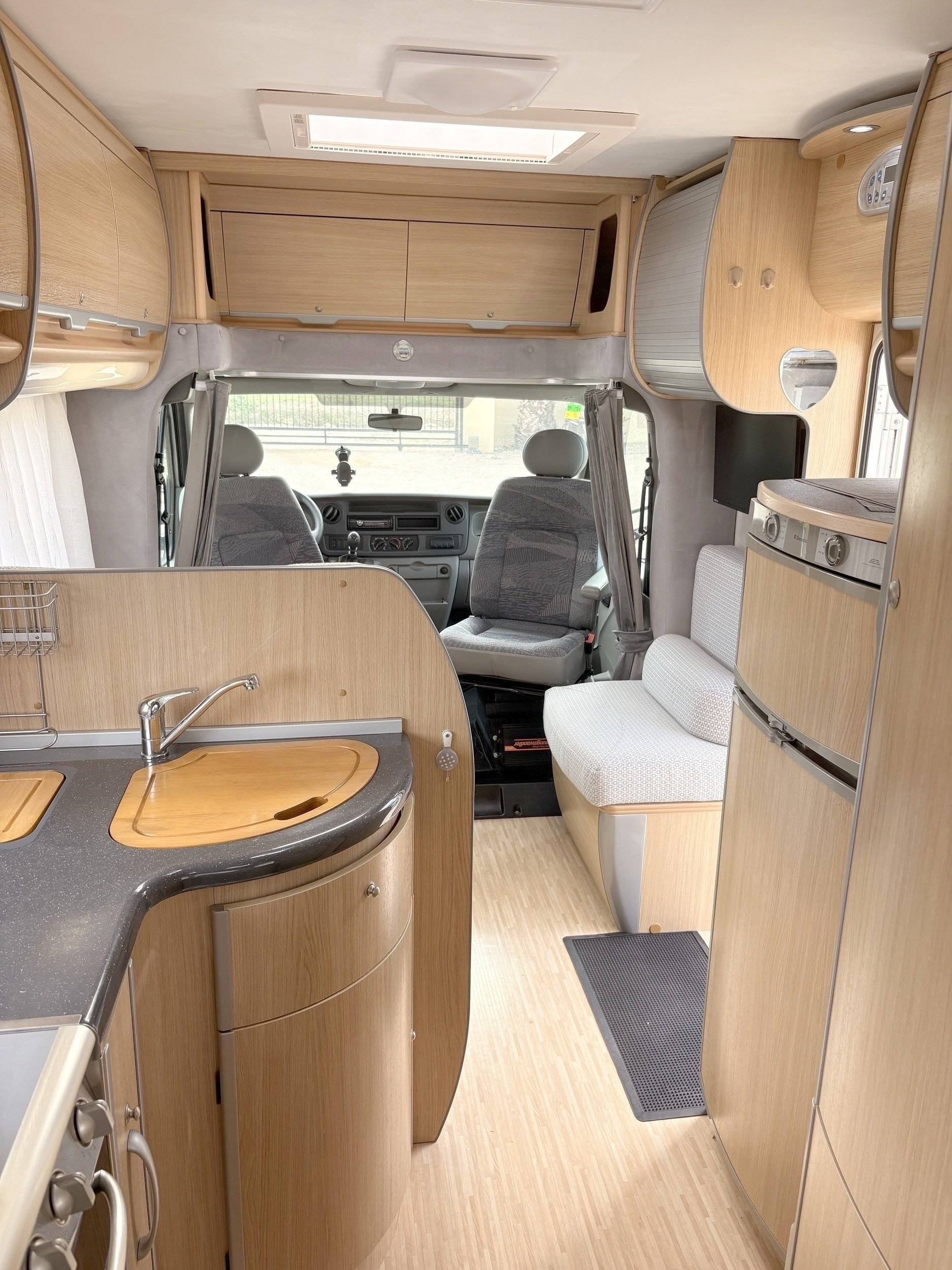 Couchages Renault Master 3,0 l. dCi 140 ch. - Yescapa