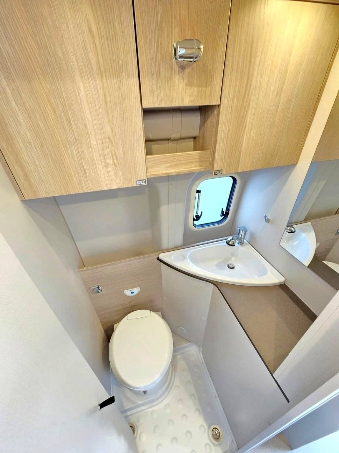 Bürstner LINEO C 590