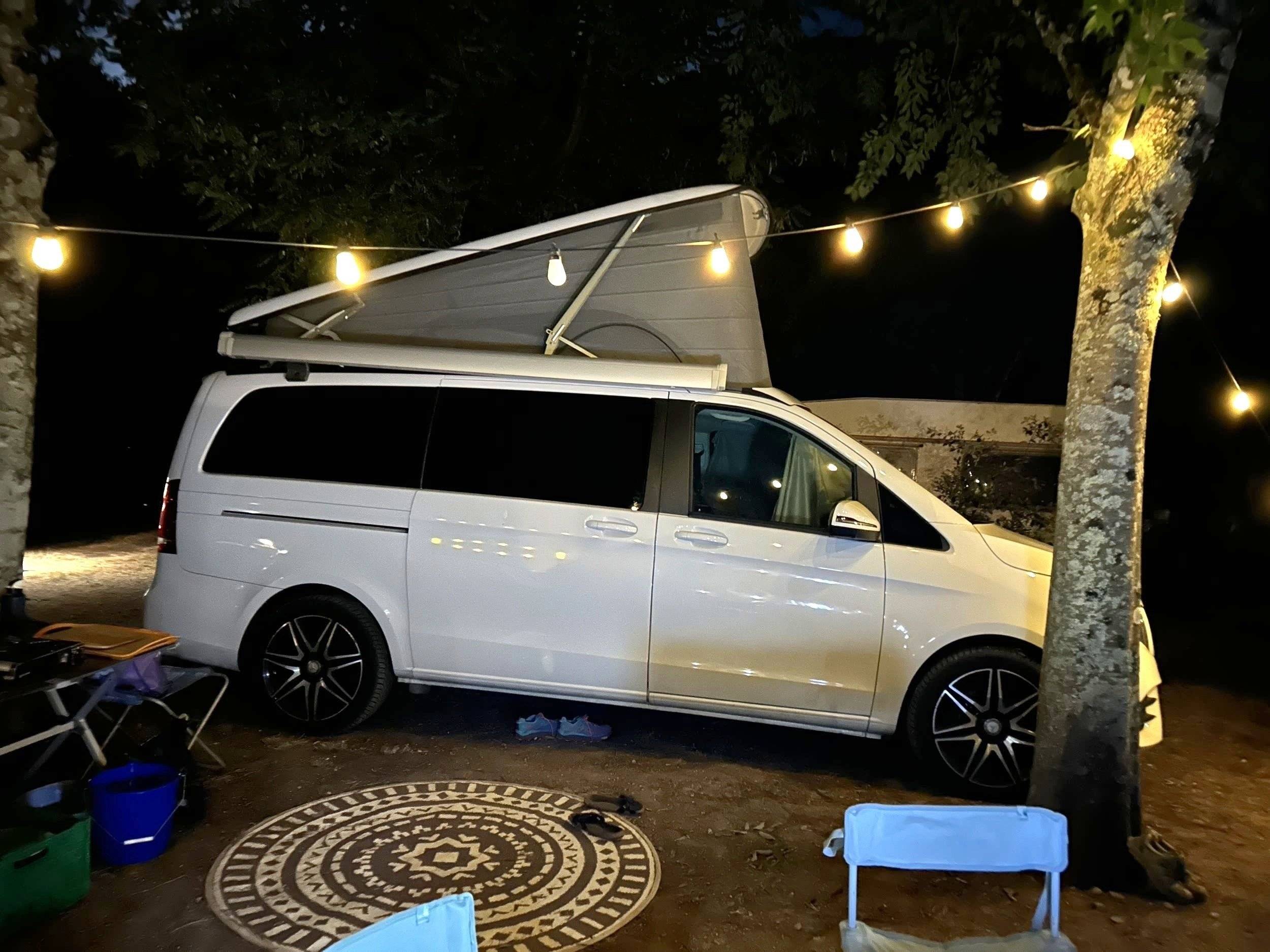 Vue avant de 3/4 Mercedes V 220 CDI - Yescapa