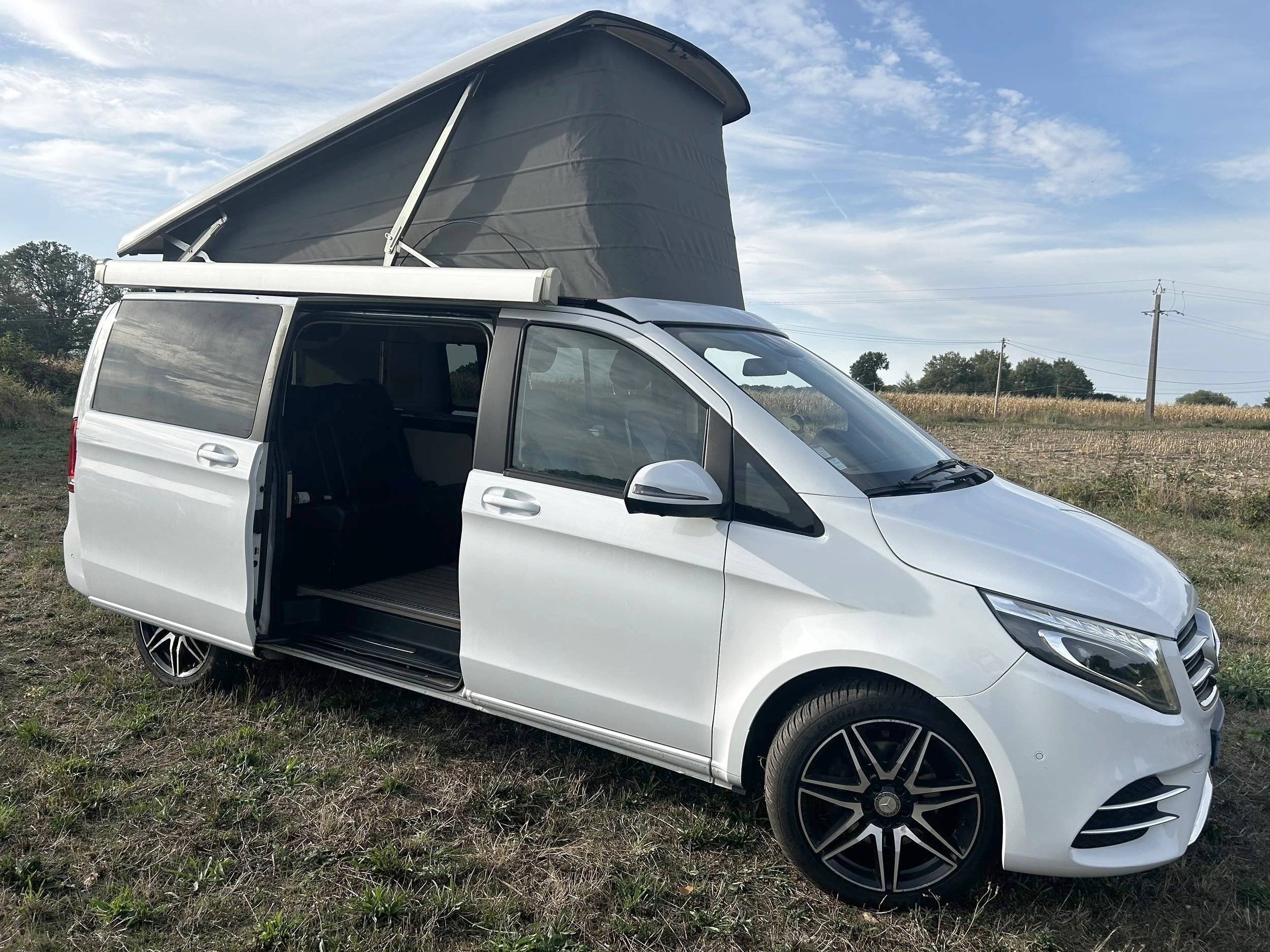 Vista frontale a ¾ Mercedes V 220 CDI - Yescapa