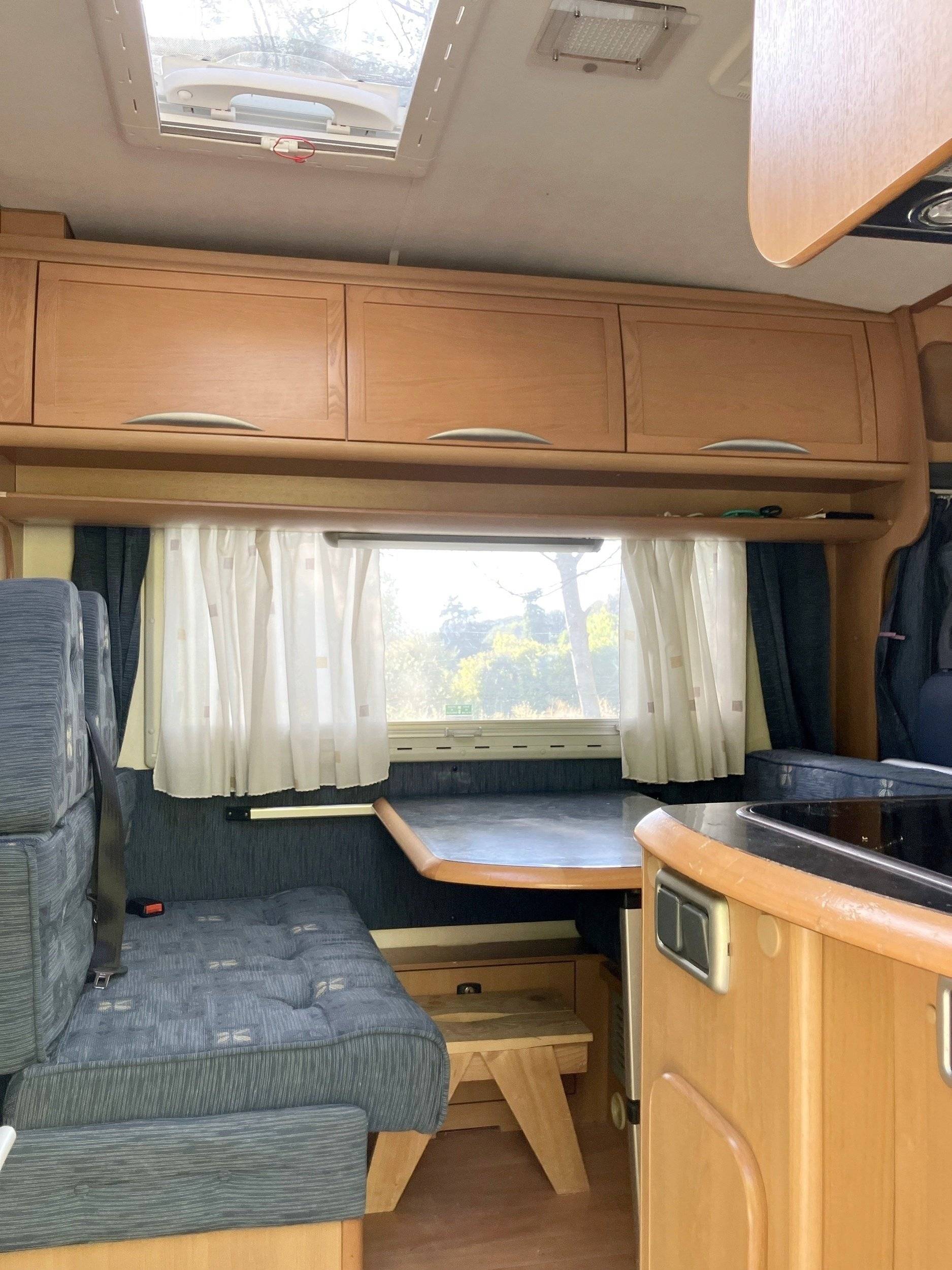 Eethoek Fiat Ducato 2,0 l 100 ch - Yescapa