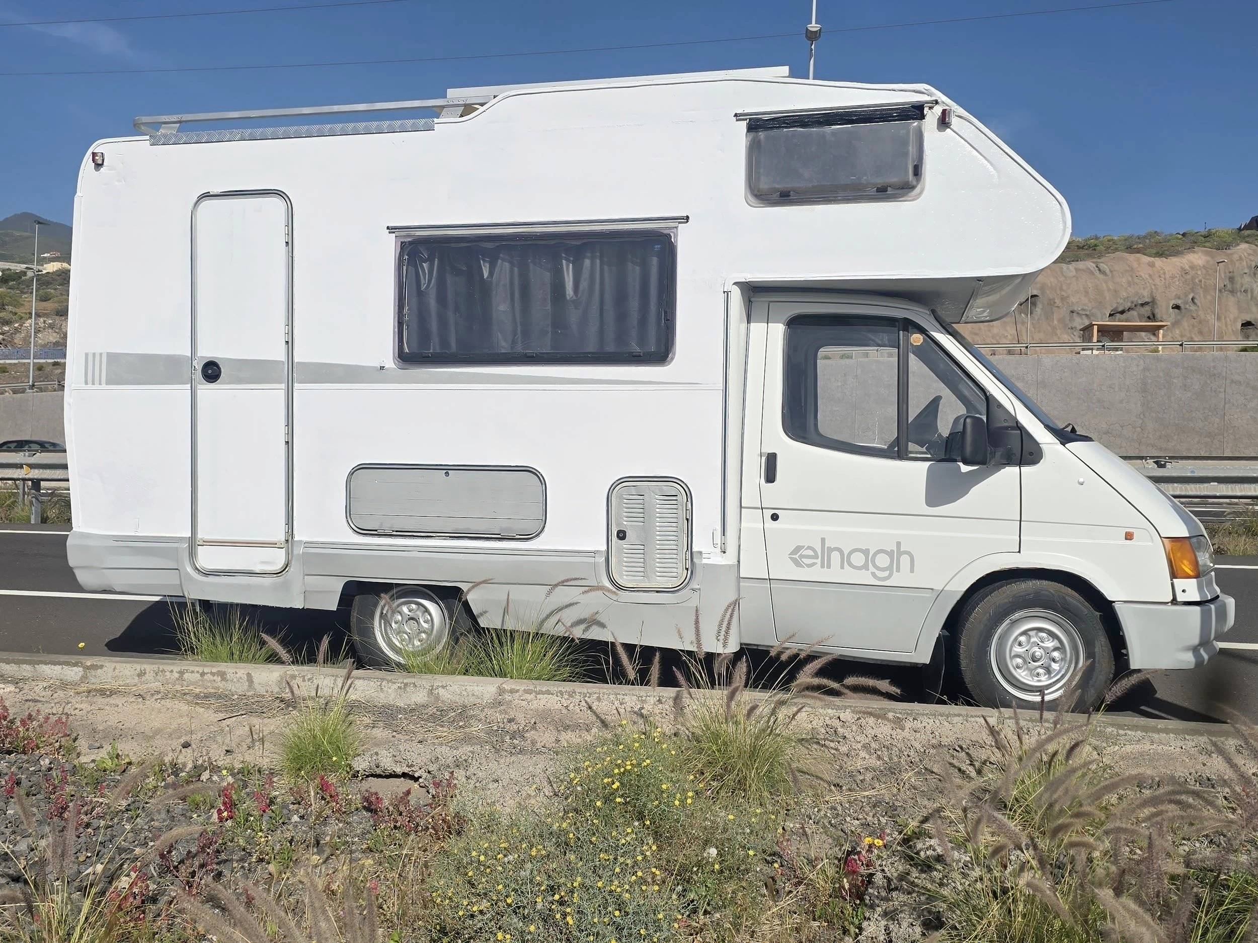 Front view from 3/4 Ford 2500 - Yescapa