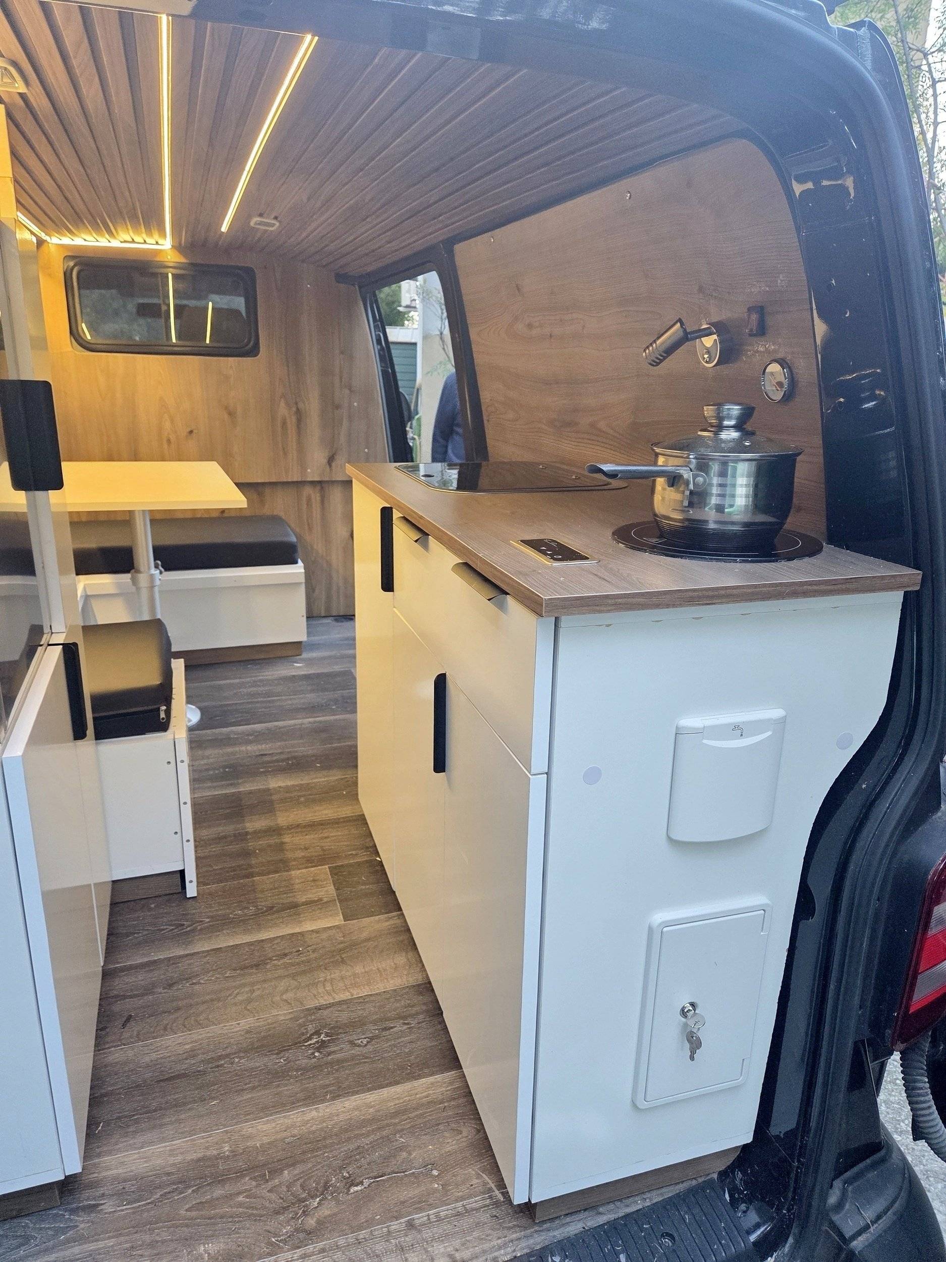 Kitchen Volkswagen Transporteur T6 L1H1 2 l 150 ch - Yescapa