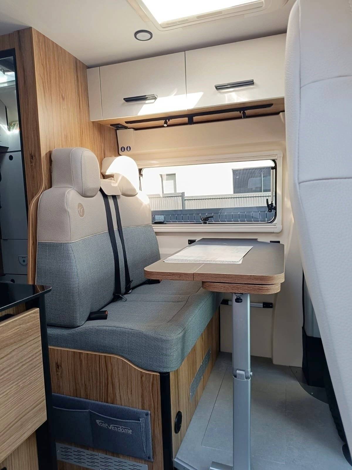 Font Vendôme font vendôme leader camp