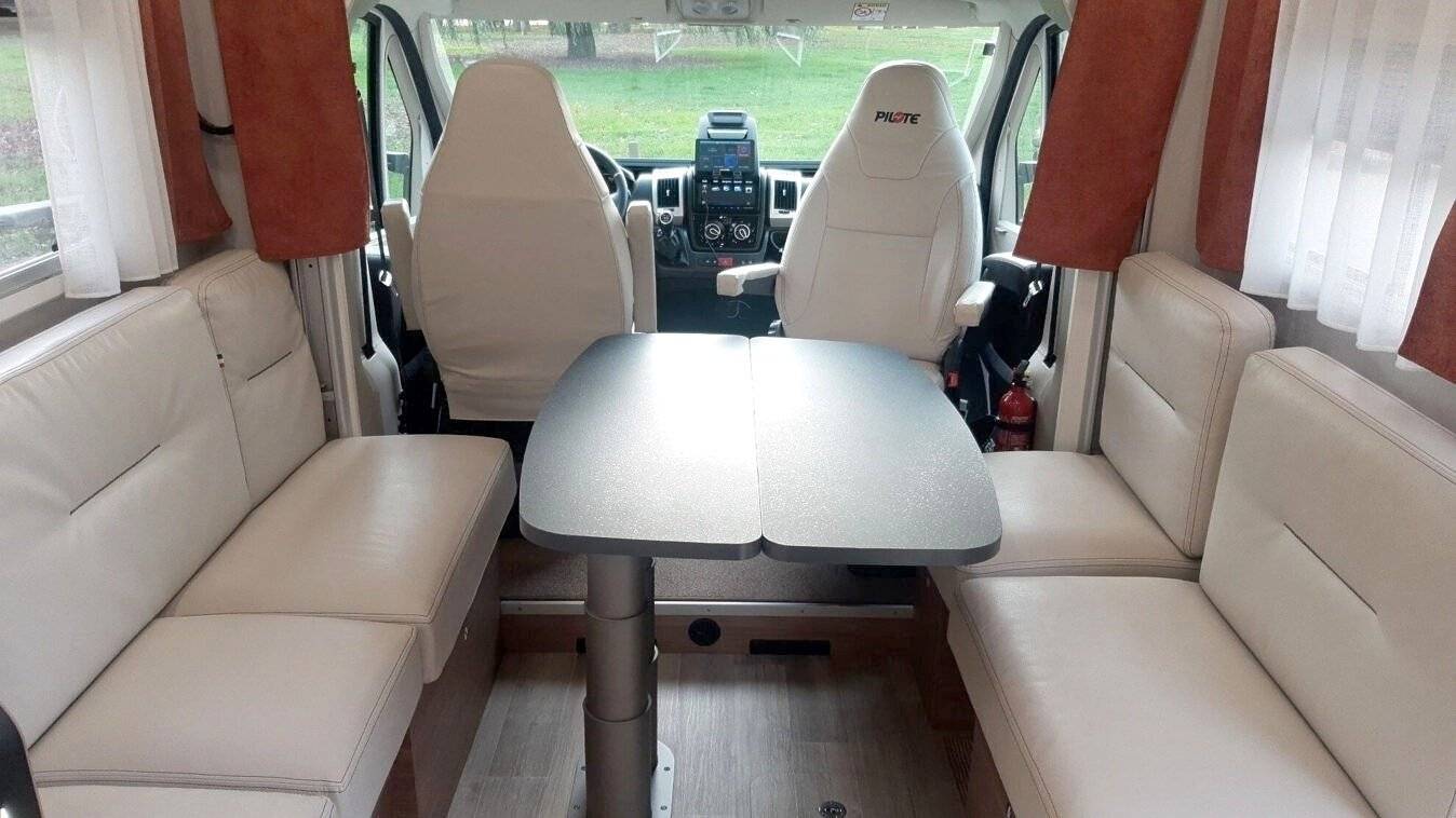 Área de jantar Fiat 140 cv - Yescapa