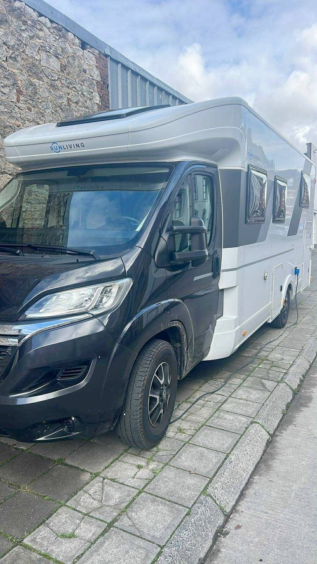Vue avant de 3/4 Citroën - Yescapa