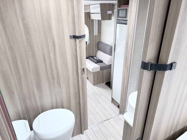 Roller Team Kronos 266 TL - BavarianCamper 11