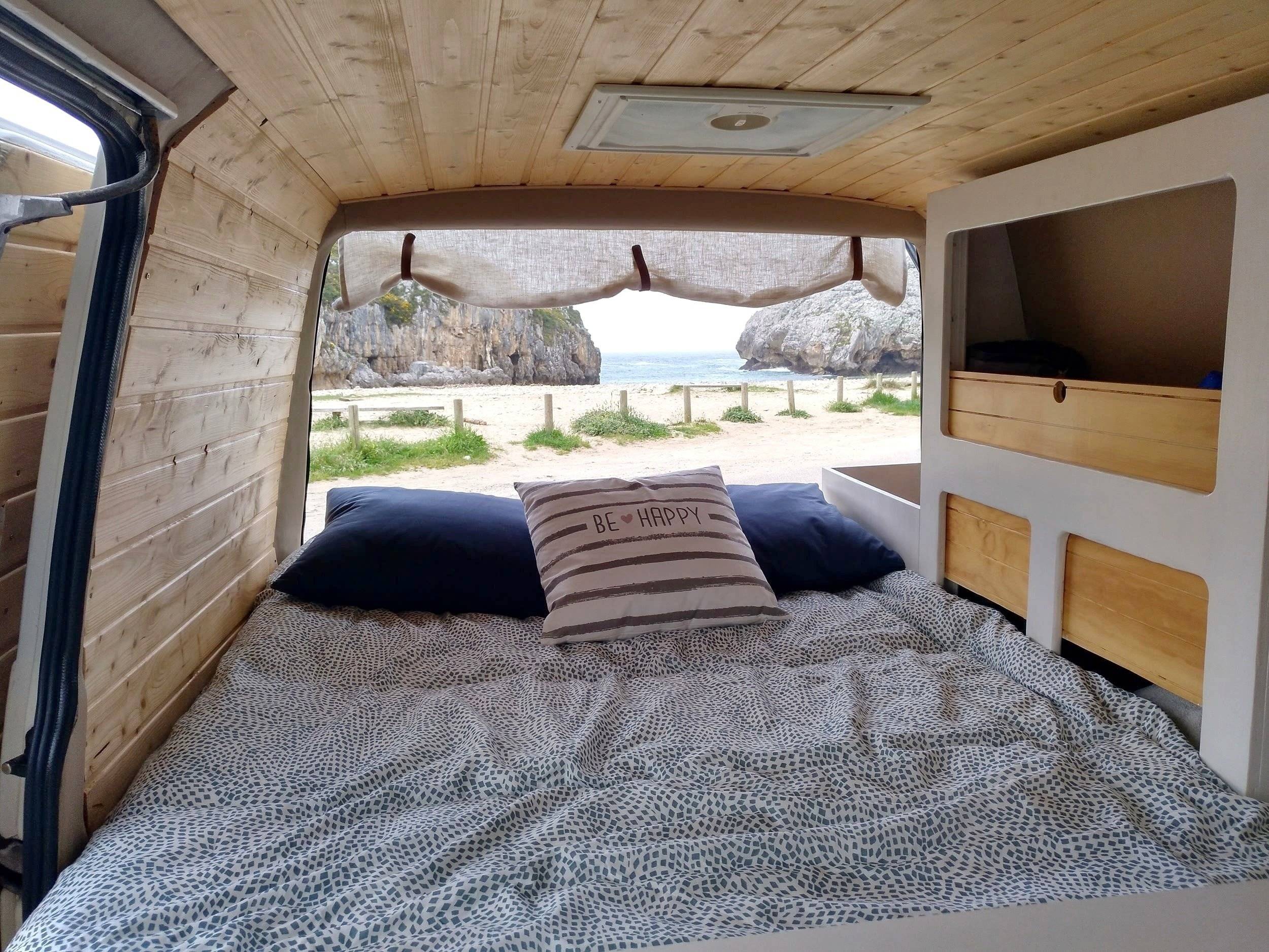 Berth Volkswagen Transporter - Yescapa