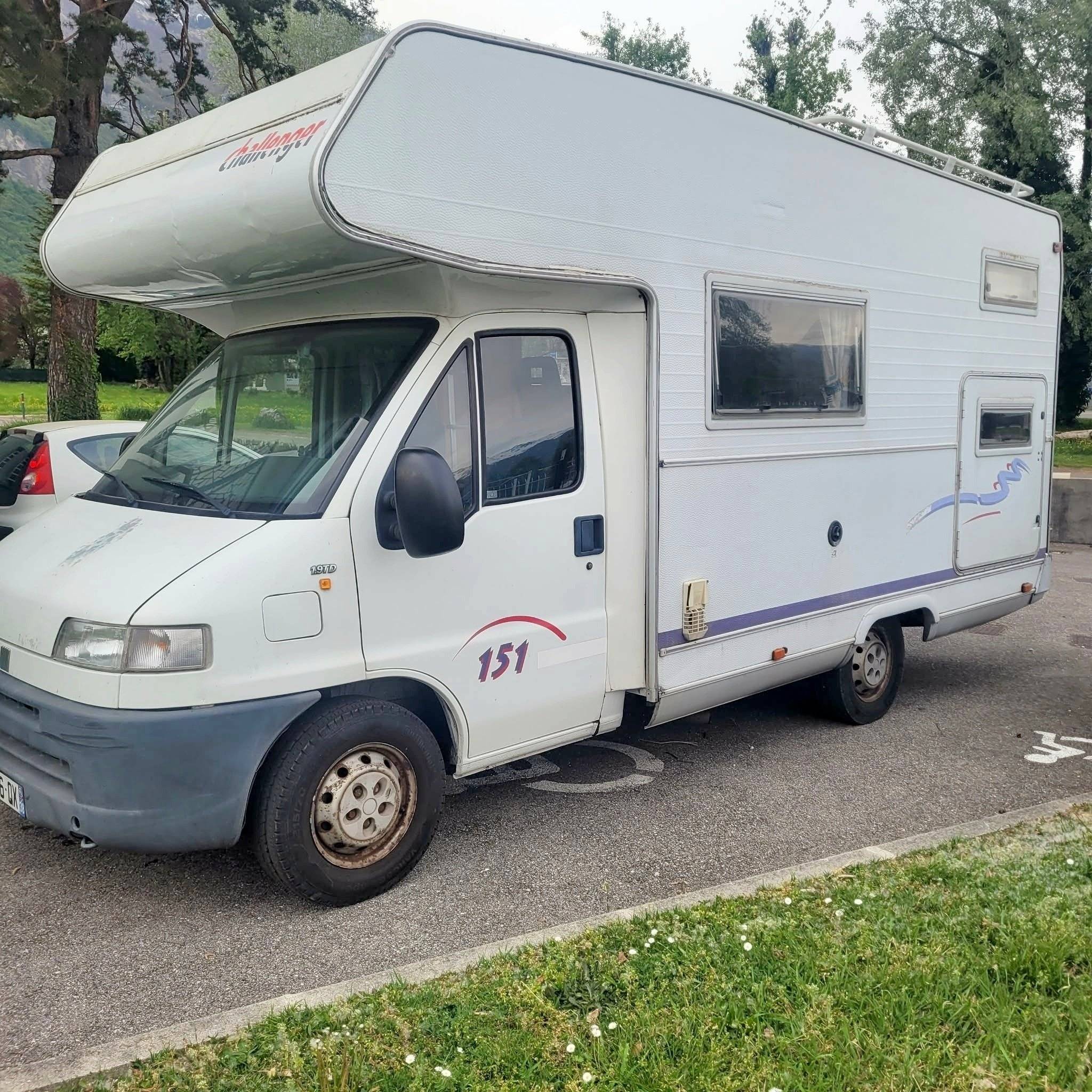 Front view from 3/4 Fiat - Yescapa