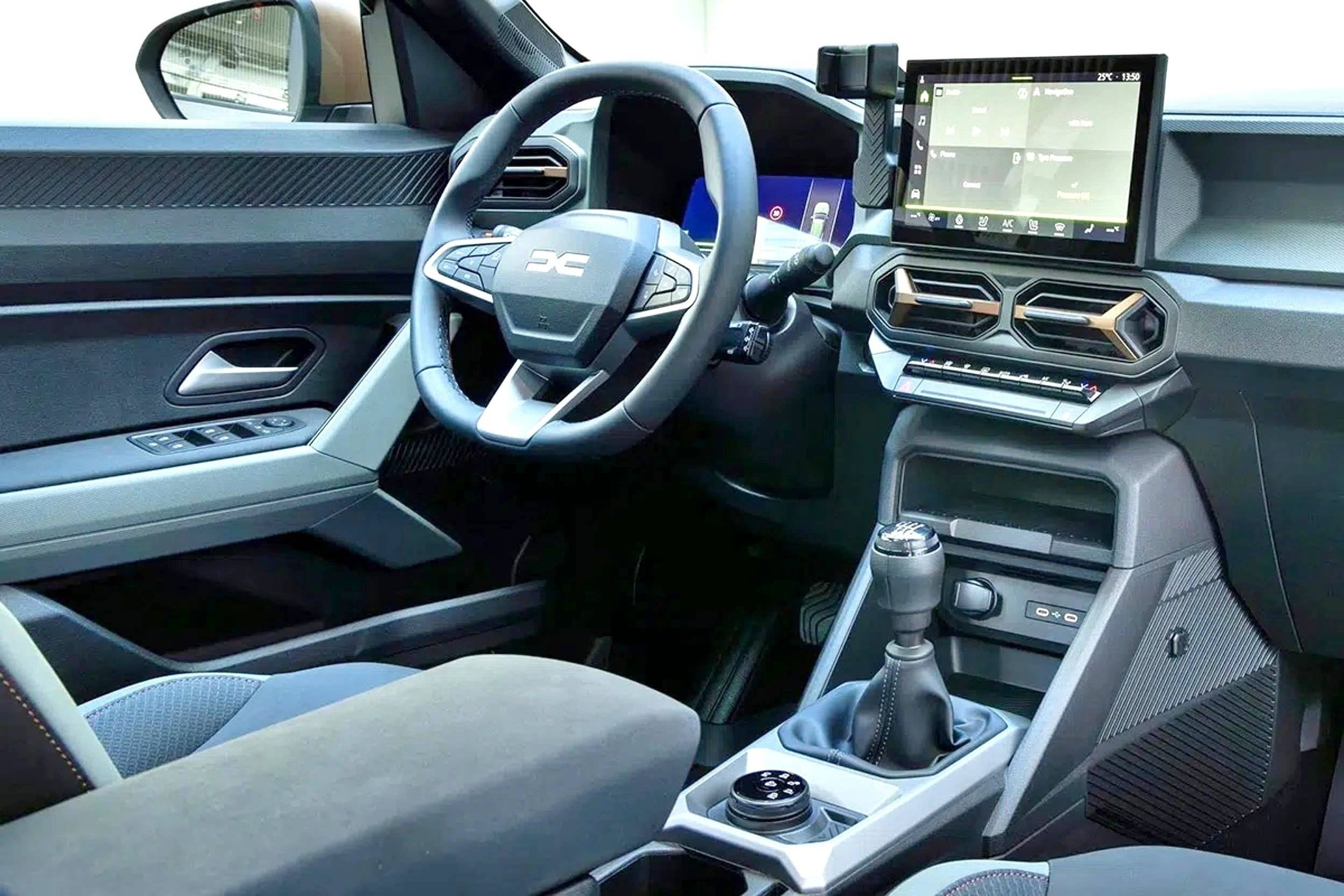 Cabina di guida DACIA DACIA BIGSTER extreme mild hybrid 130 4x4 - Yescapa