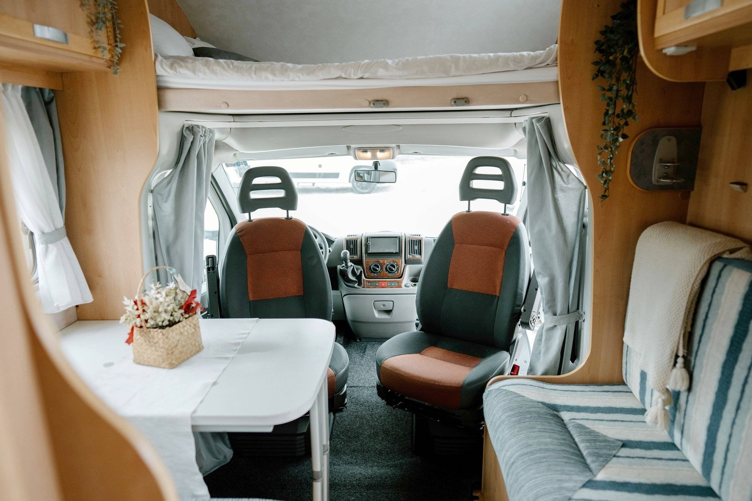 Dining Area Fiat Ducato 2,3 l 130 ch - Yescapa